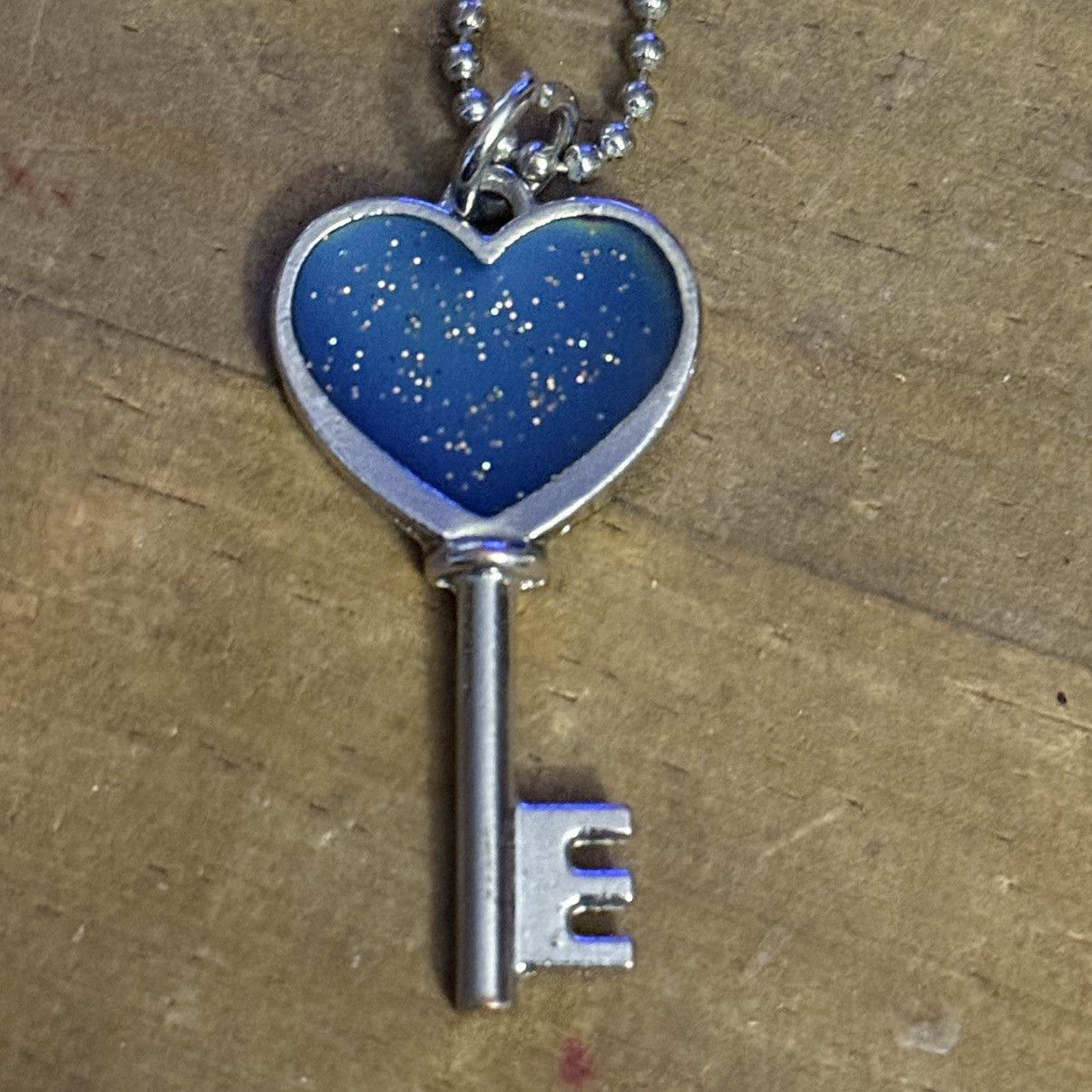 Other Silver color changing heart skeleton key pendant necklace Size ONE SIZE - 6 Thumbnail