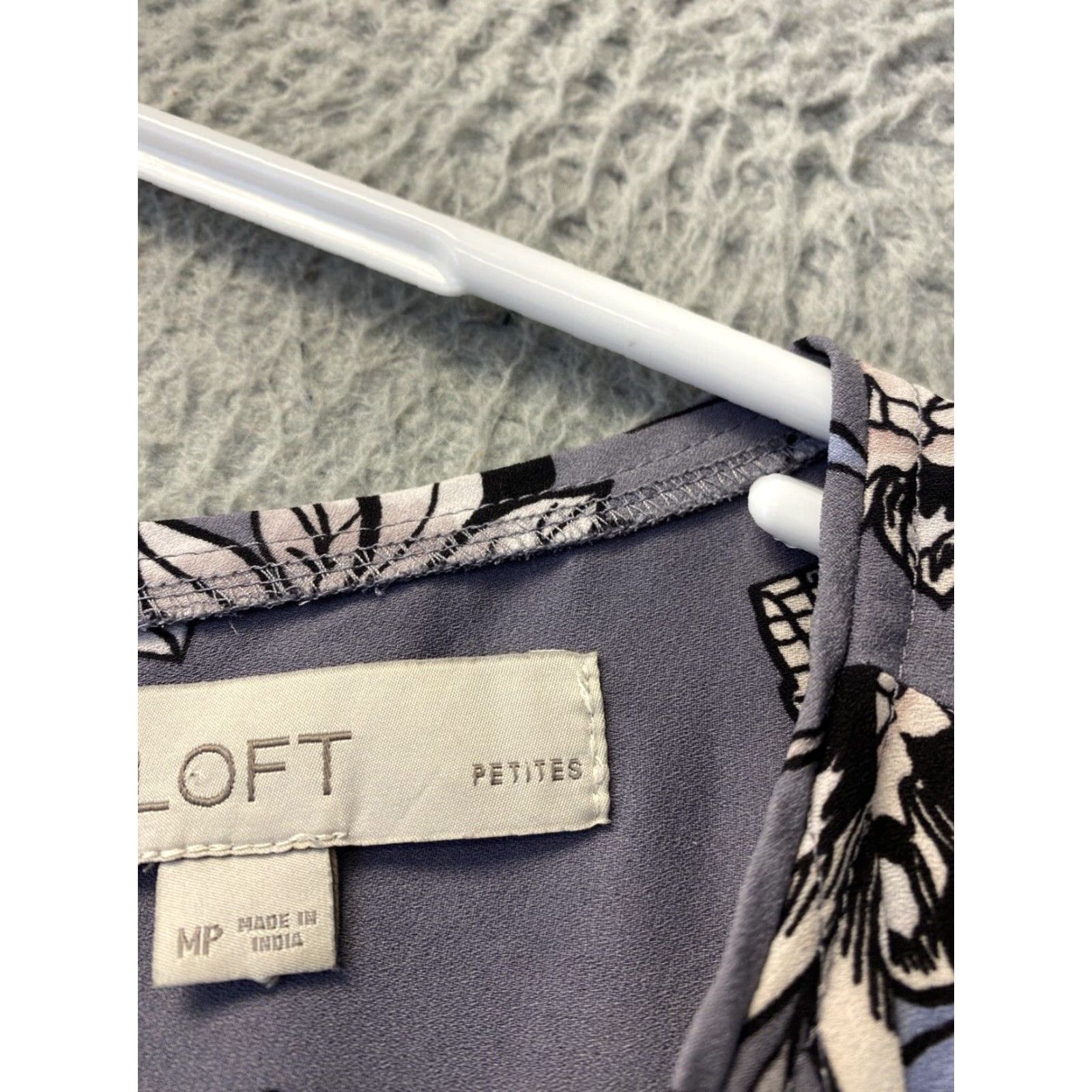 Ann Taylor VINTAGE Ann Taylor Loft Sheer Blouse Flowery Women’s PM Gray Size M / US 6-8 / IT 42-44 - 7 Thumbnail