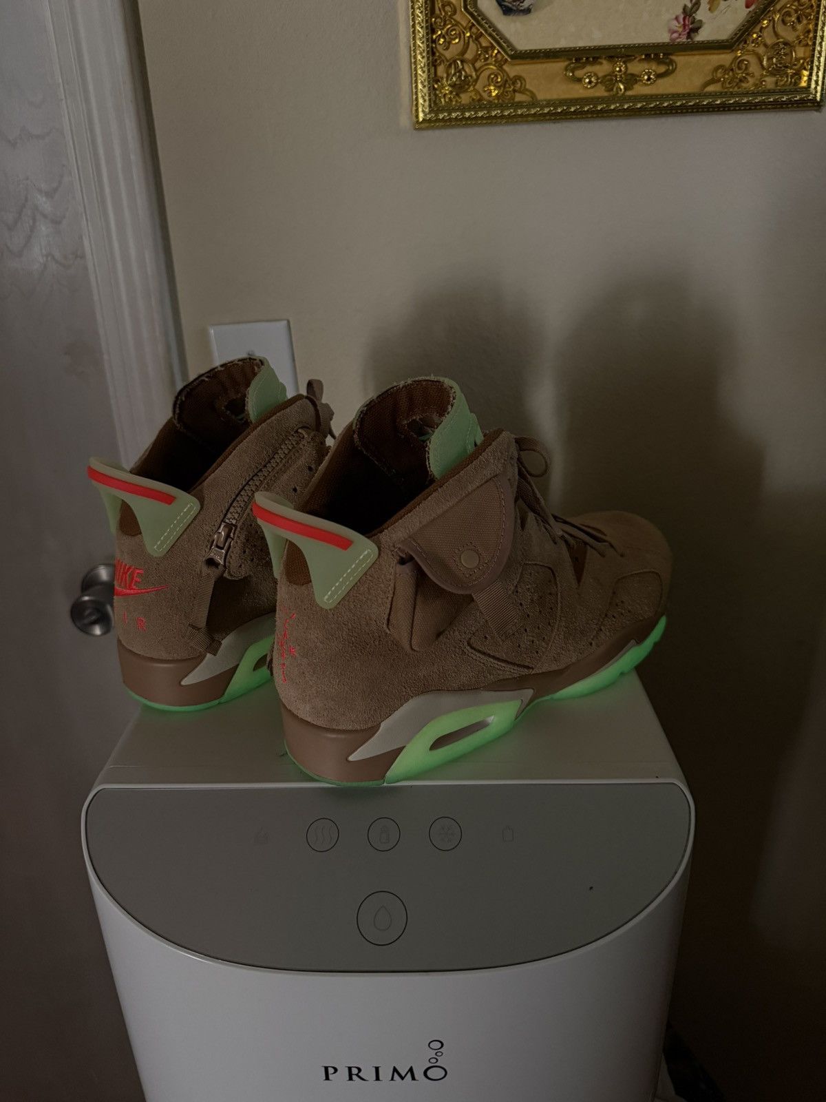 Jordan Brand × Travis Scott Jordan 6 Travis Scott British Khaki Size US 11.5 / EU 44-45 - 12 Thumbnail