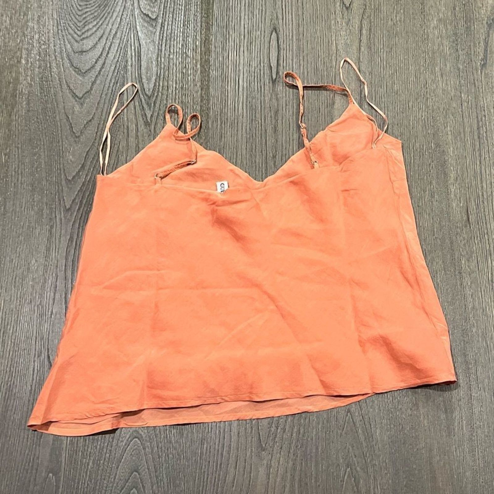Guess NWOT Guess Peach Spaghetti Strap Cropped Tank Top Sz L Size L / US 10 / IT 46 - 2 Thumbnail