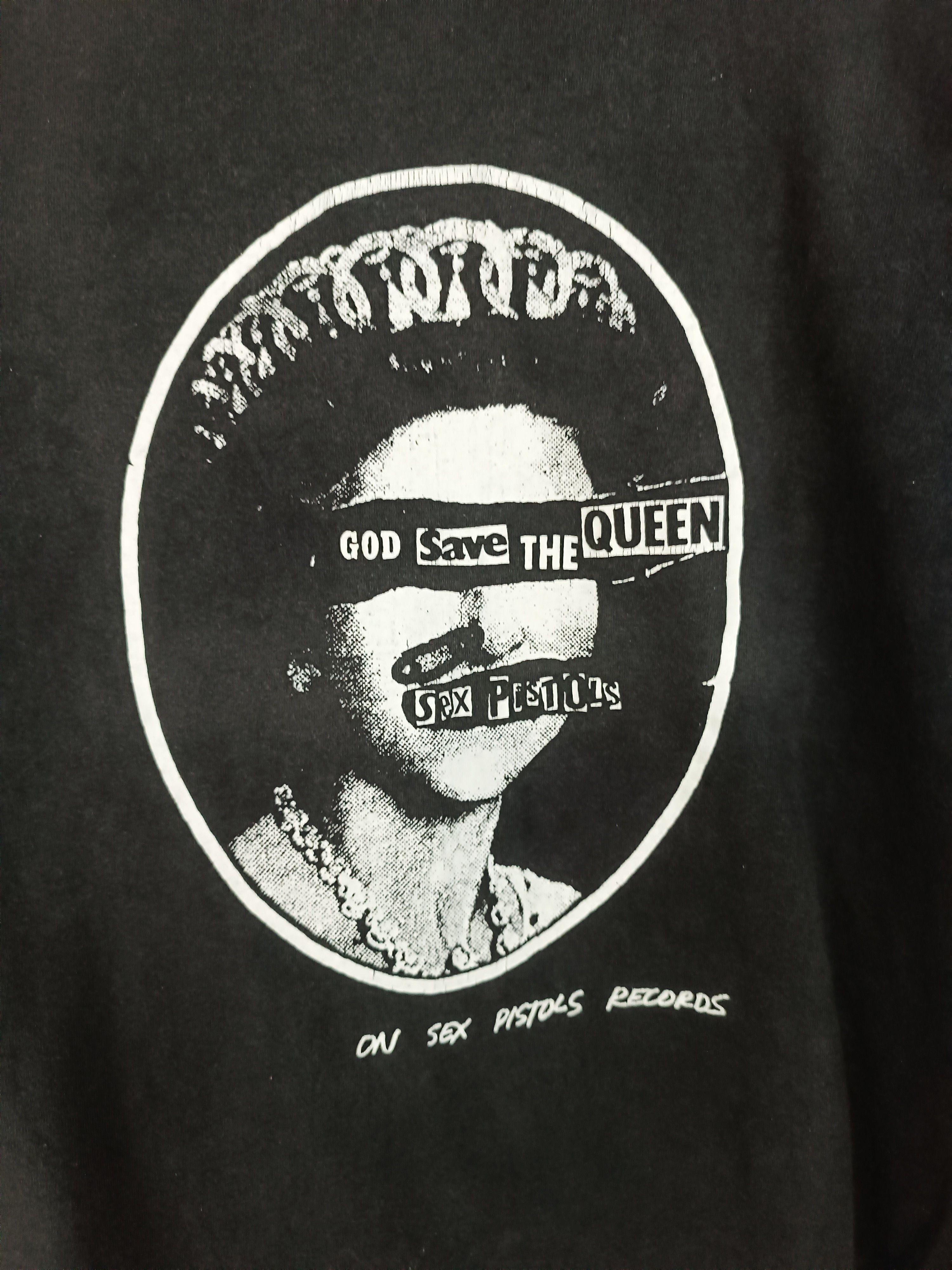 Band Tees VINTAGE FADED 2000s SEX PISTOLS GOD SAVE THE QUEEN clash Size US S / EU 44-46 / 1 - 10 Thumbnail
