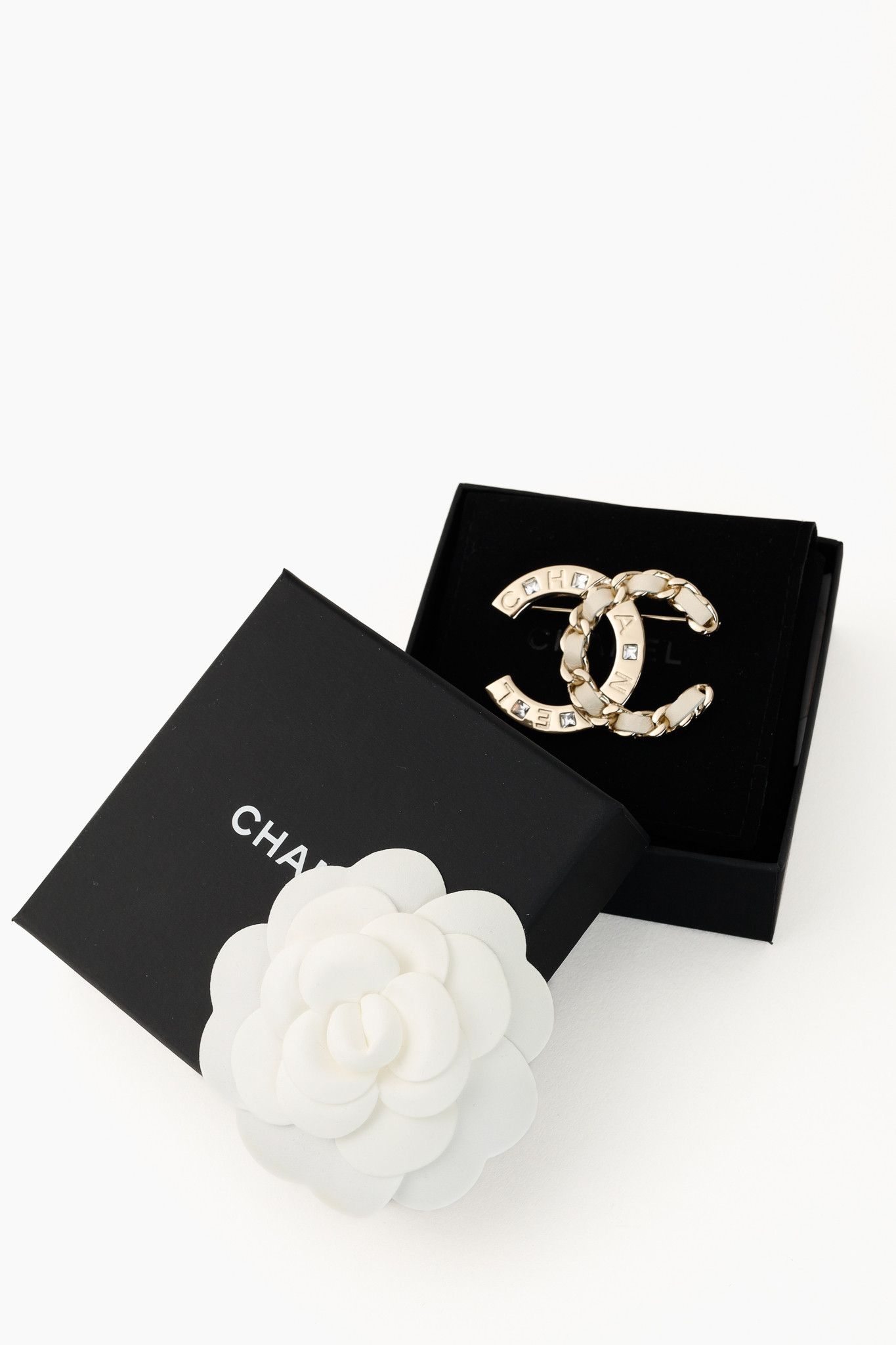 Chanel Chanel Half Chain Woven Champagne CC Brooch Size ONE SIZE - 5 Thumbnail