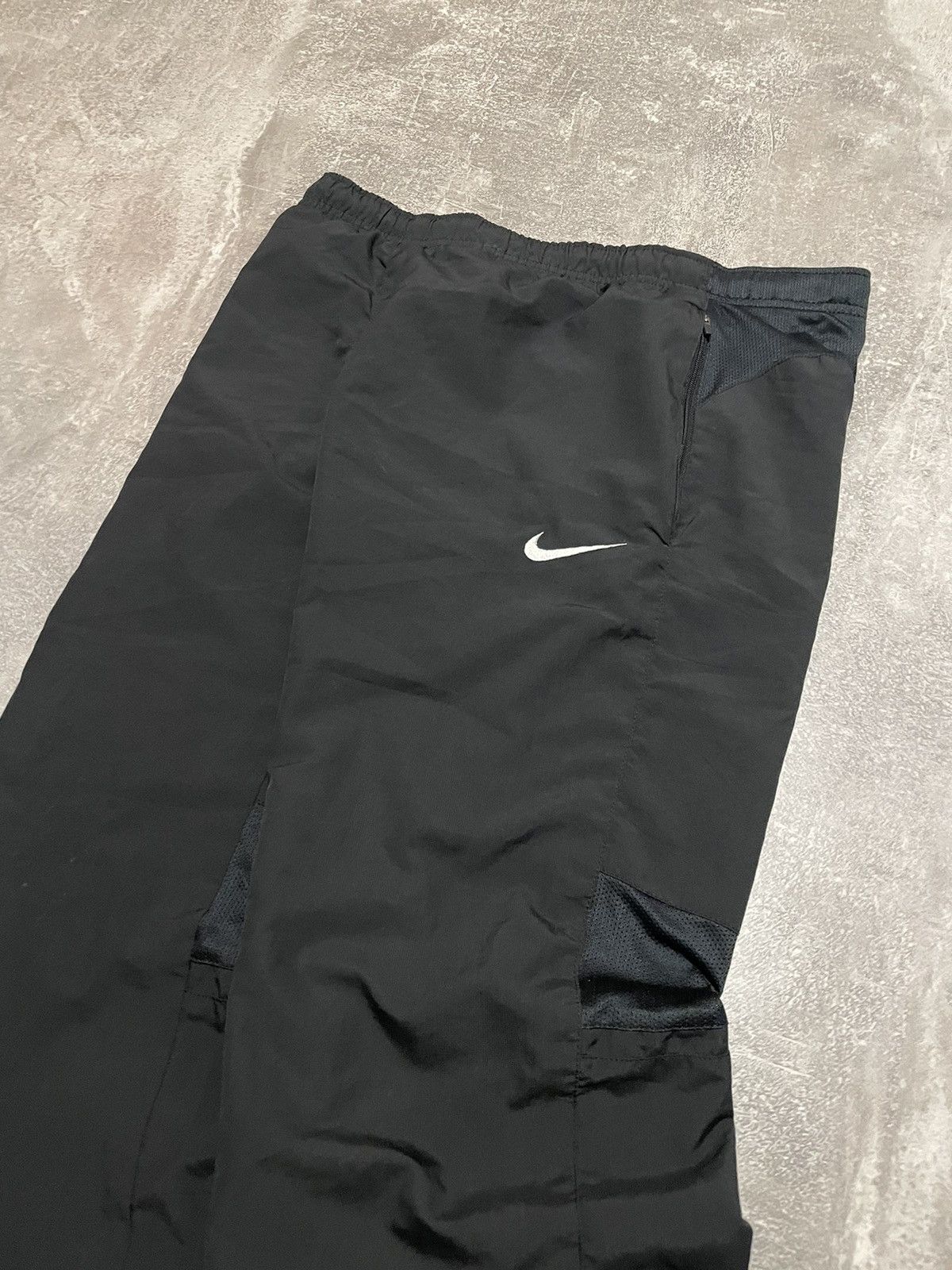 Nike Vintage Nike Parachute Black Nylon Track Pants Drill Size US 30 / EU 46 - 2 Thumbnail