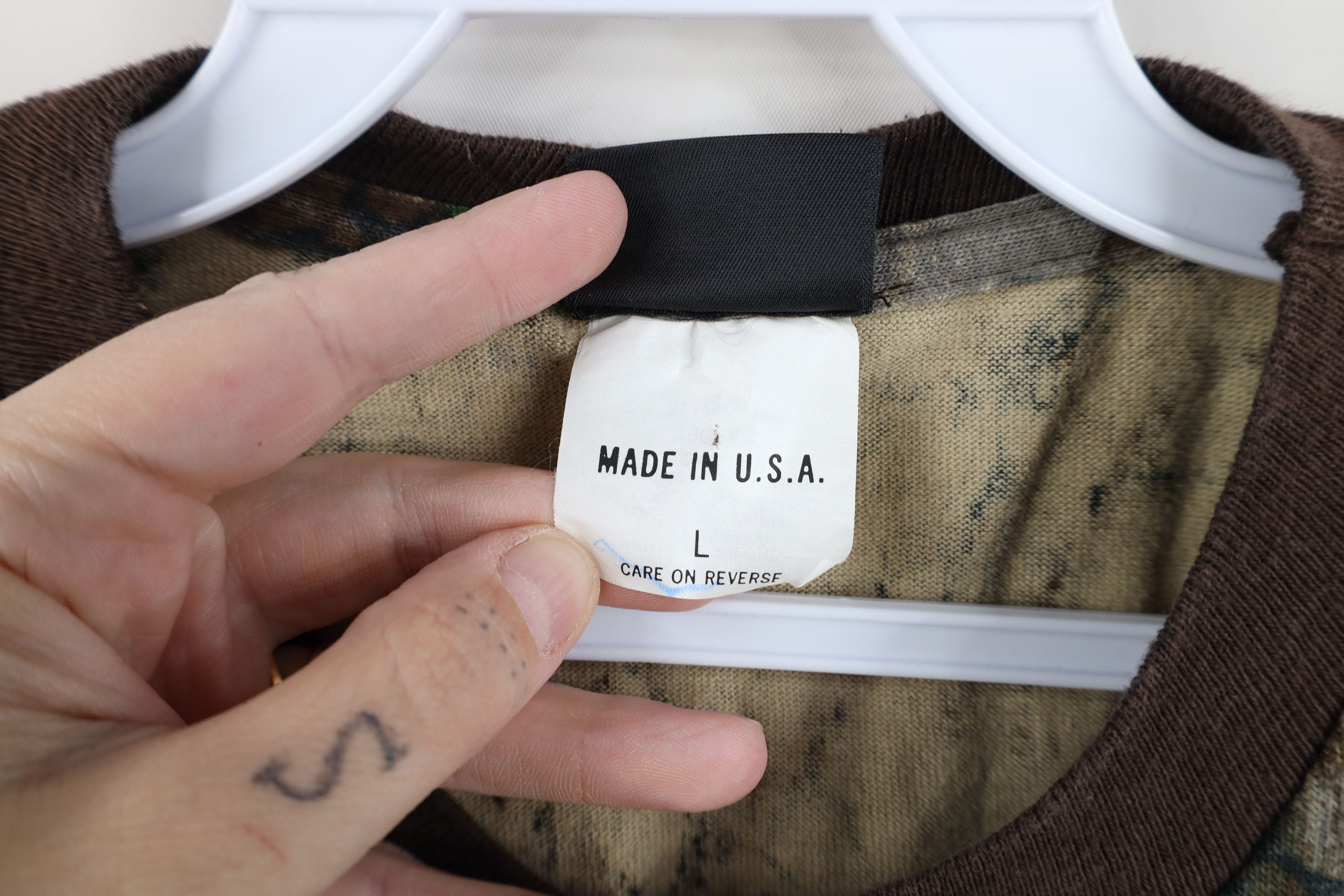 Vintage Vintage 90s Streetwear Cut Off Camouflage Pocket T-Shirt USA Size US L / EU 52-54 / 3 - 9 Thumbnail