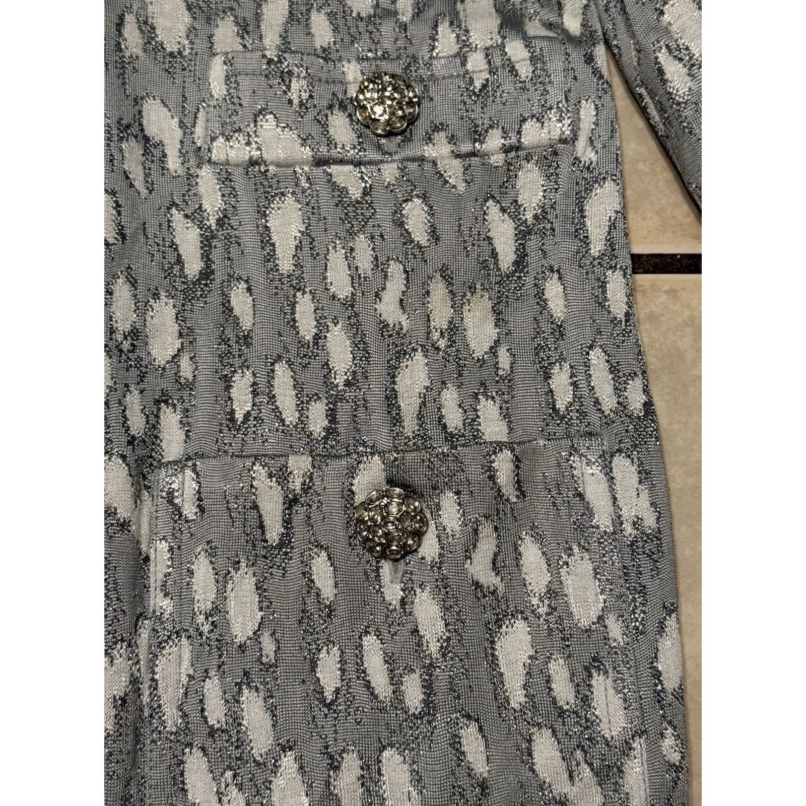 St. John VINTAGE St. John Women’s Evening Jacket Knit Animal Print Long 6 Silver 3/4 Sleeve One-Button Formal/Cocktail Relaxed Regular Girls/Womens Size M / US 6-8 / IT 42-44 - 5 Thumbnail
