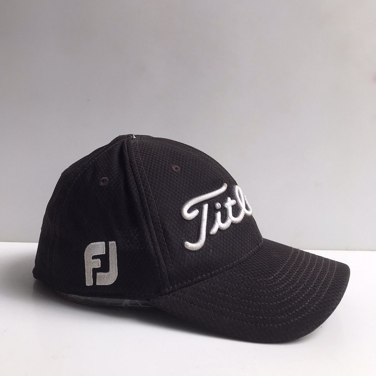 Titleist Titleist Golf Black Cap Pro V1 Velcro back adjusted Size ONE SIZE - 2 Thumbnail