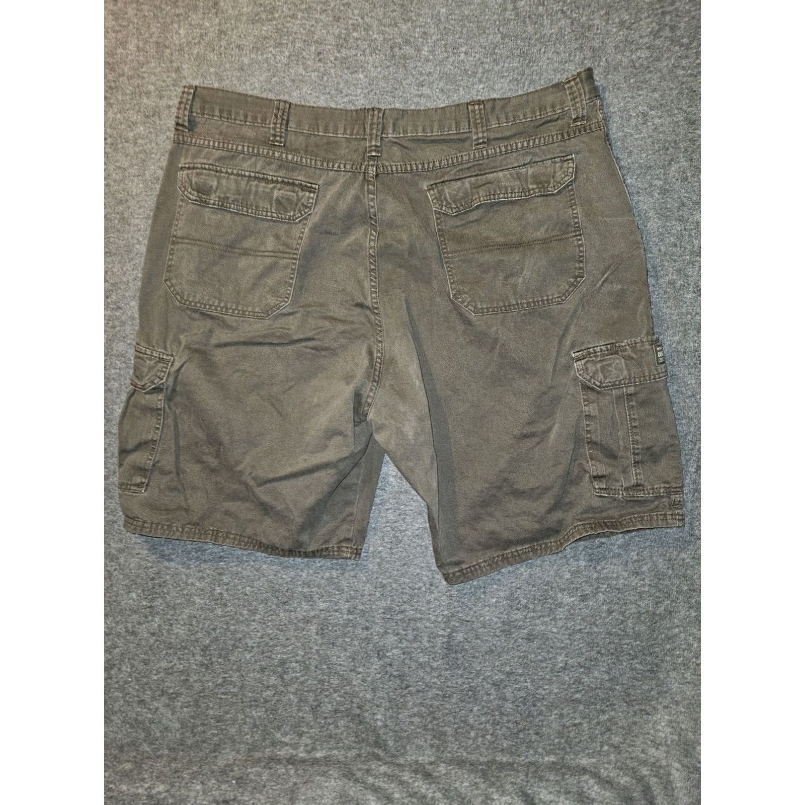 Wrangler VINTAGE Wrangler Cargo Short Men's 42 High Rise Brown Flap Pockets Hiking Walking Size US 42 / EU 58 - 7 Thumbnail