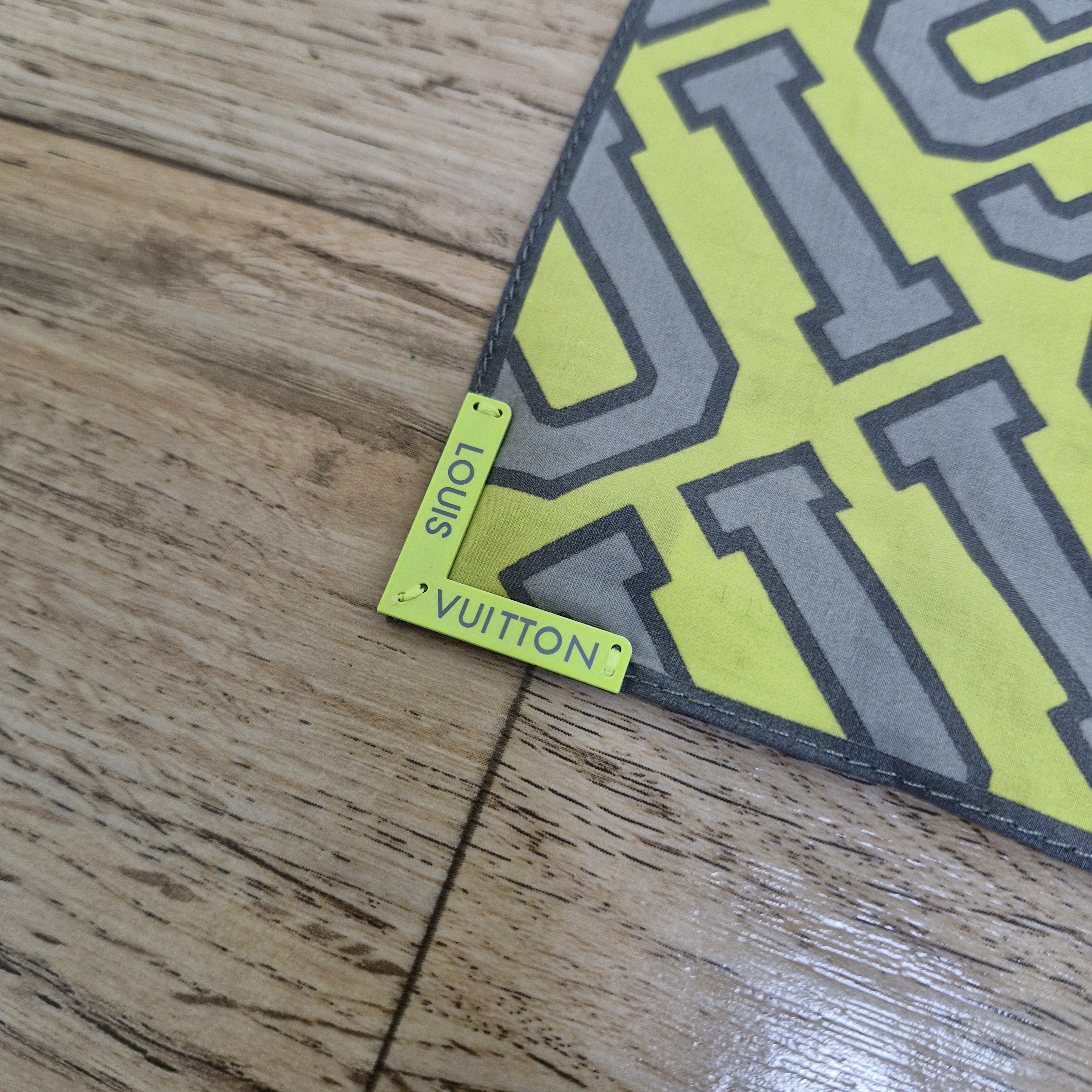 Louis Vuitton LOUIS VUITTON neon yellow fluo scarf Size ONE SIZE - 4 Thumbnail