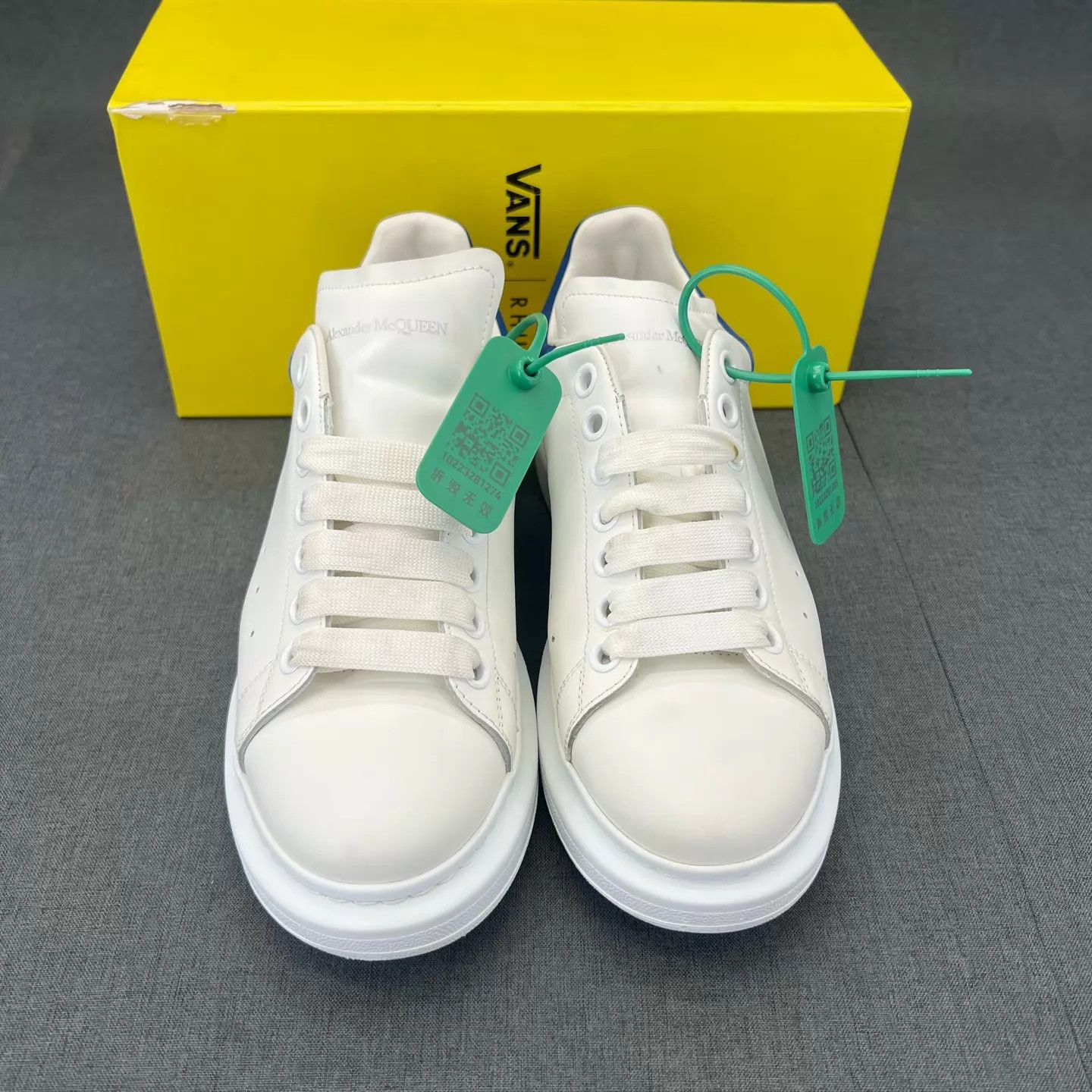 Alexander McQueen Alexander McQueen Blue Tail Suede Sneaker 39.5 Size US 9 / IT 39 - 4 Thumbnail