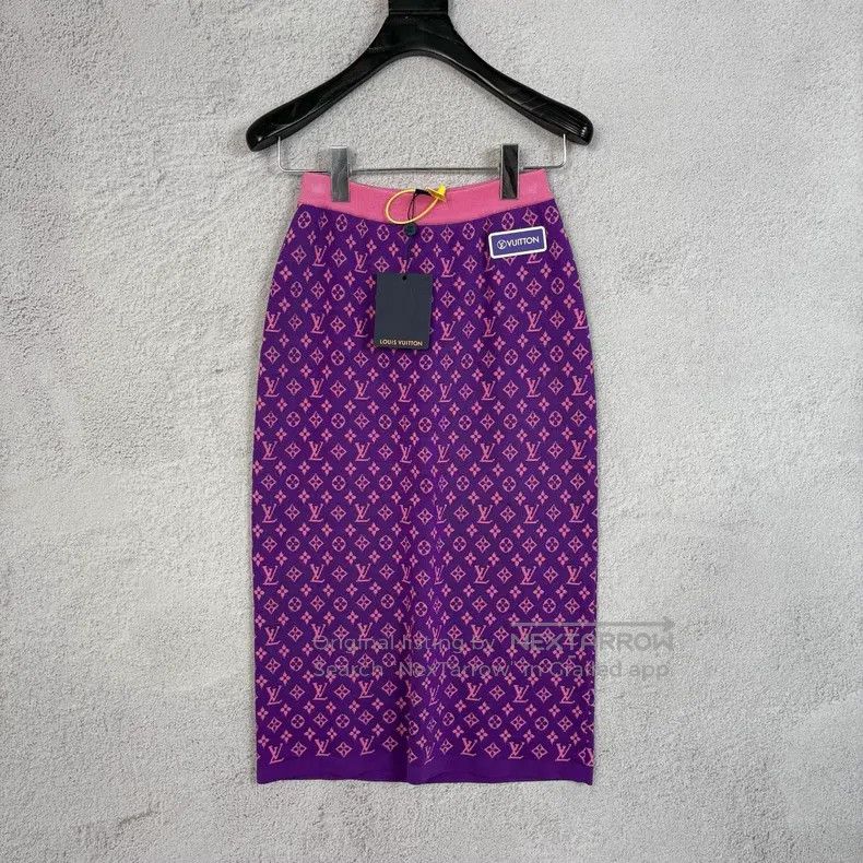 Louis Vuitton Louis Vuitton size m Mulberry silk purple blend printed str Size 24" / US 00 / IT 34 - 1 Thumbnail