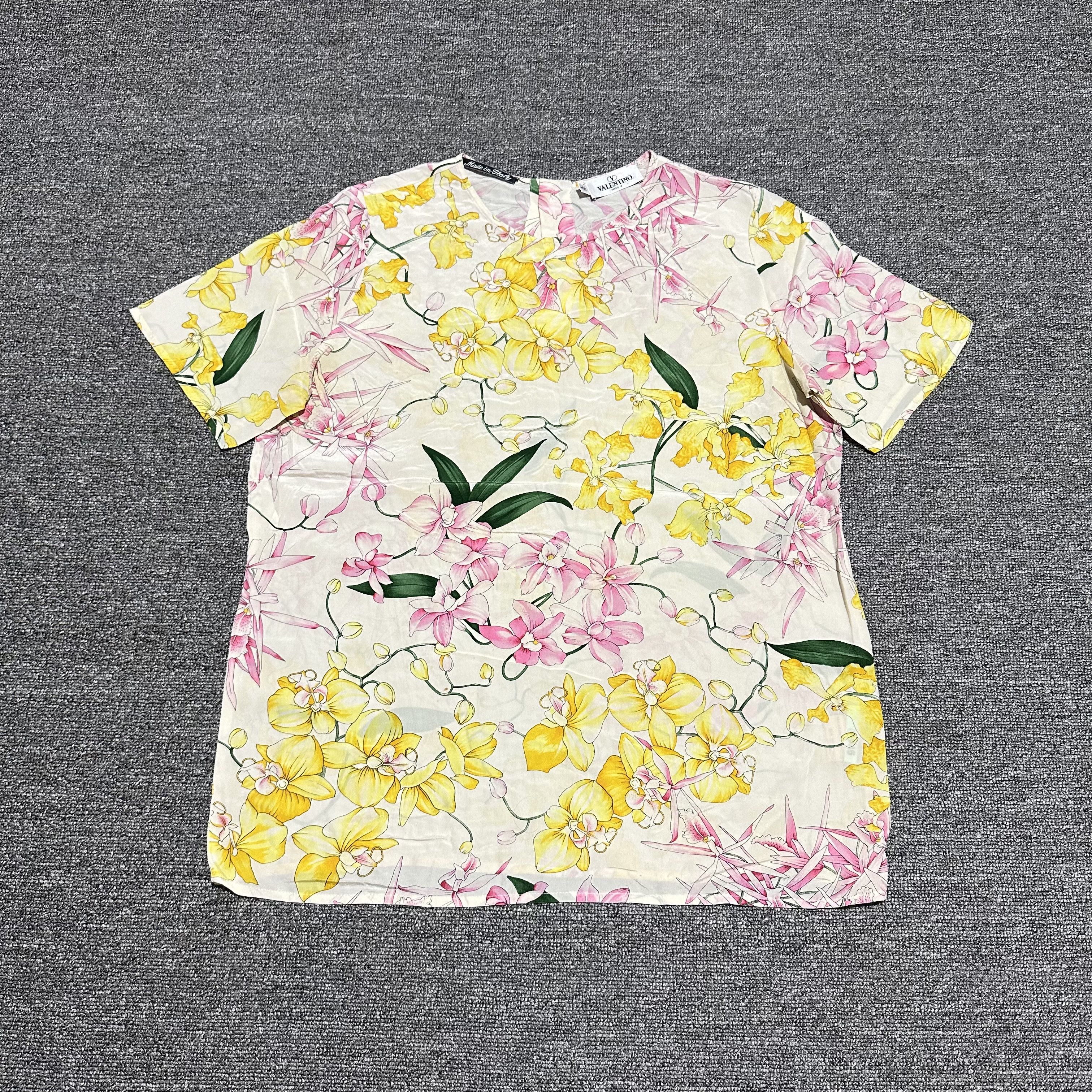 Valentino Valentino Miss V Flower Silk Tee Size M / US 6-8 / IT 42-44 - 1 Thumbnail