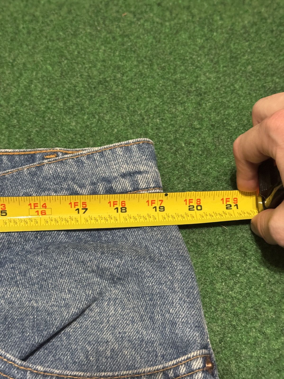 Levi's Vintage Clothing Vintage Levi’s 560 Loose Baggy USA 38x32 Wide Leg Jeans Size US 38 / EU 54 - 7 Thumbnail