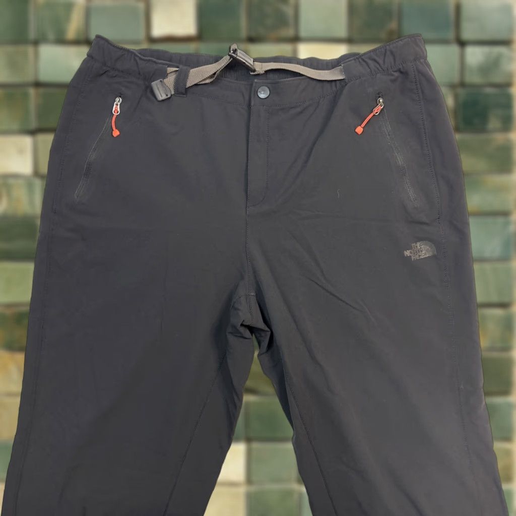 The North Face The North Face hiking pants Women L Black zipper pockets Built In Belt Hiking Activewear Womens Size 36" / US 14 / IT 50 - 1 Thumbnail