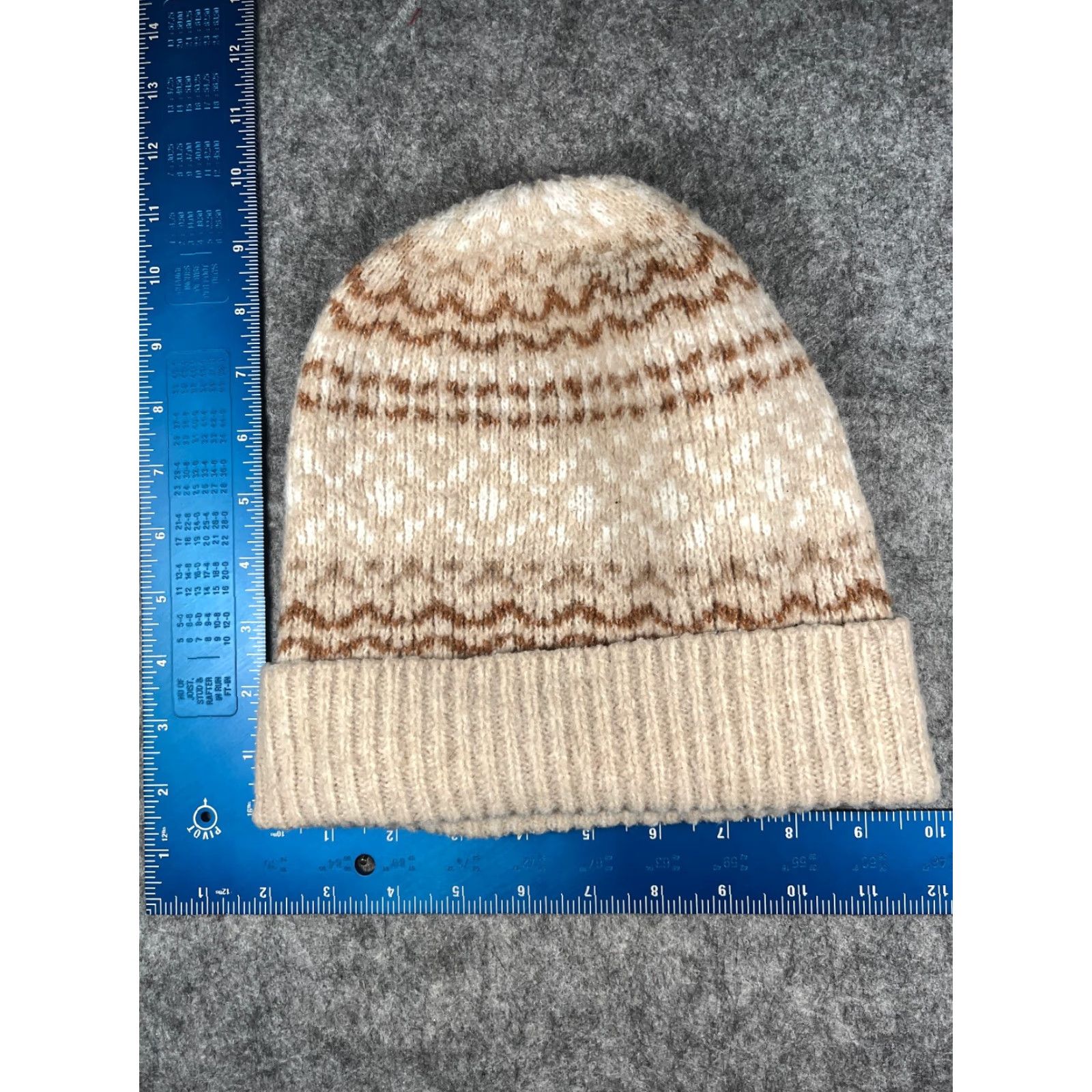 Vintage Cupcakes And Cashmere Beanie Women One Size Beige Fair Isle Knit Poly Blend Shirt Womens One Size Beige Fair Isle Knit Beanie Cupcakes And Cashmere Size ONE SIZE - 3 Thumbnail