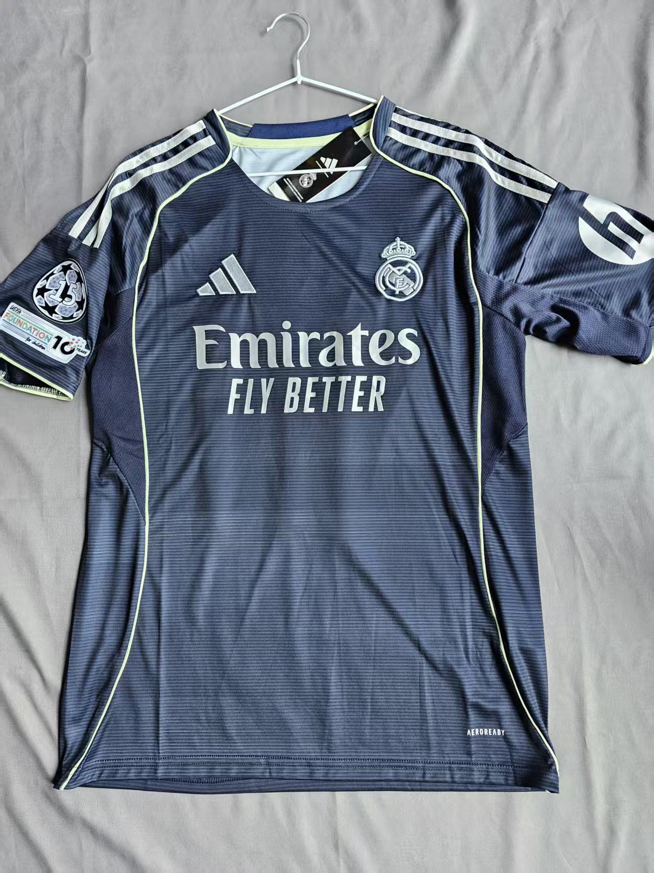 Other Real Madrid #10 Kylian Mbappé Jersey Away Size US L / EU 52-54 / 3 - 2 Thumbnail