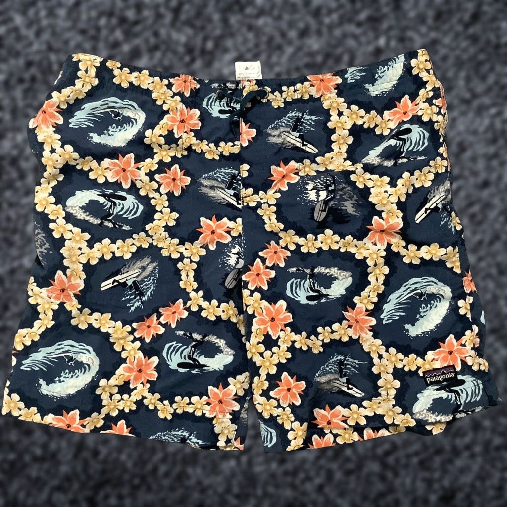 Patagonia Patagonia Bermuda Shorts Men Blue Board Shorts 2XL 16-18 Casual Travel Lightweight Pockets Logo Floral Pattern Size US 32 / EU 48 - 1 Thumbnail