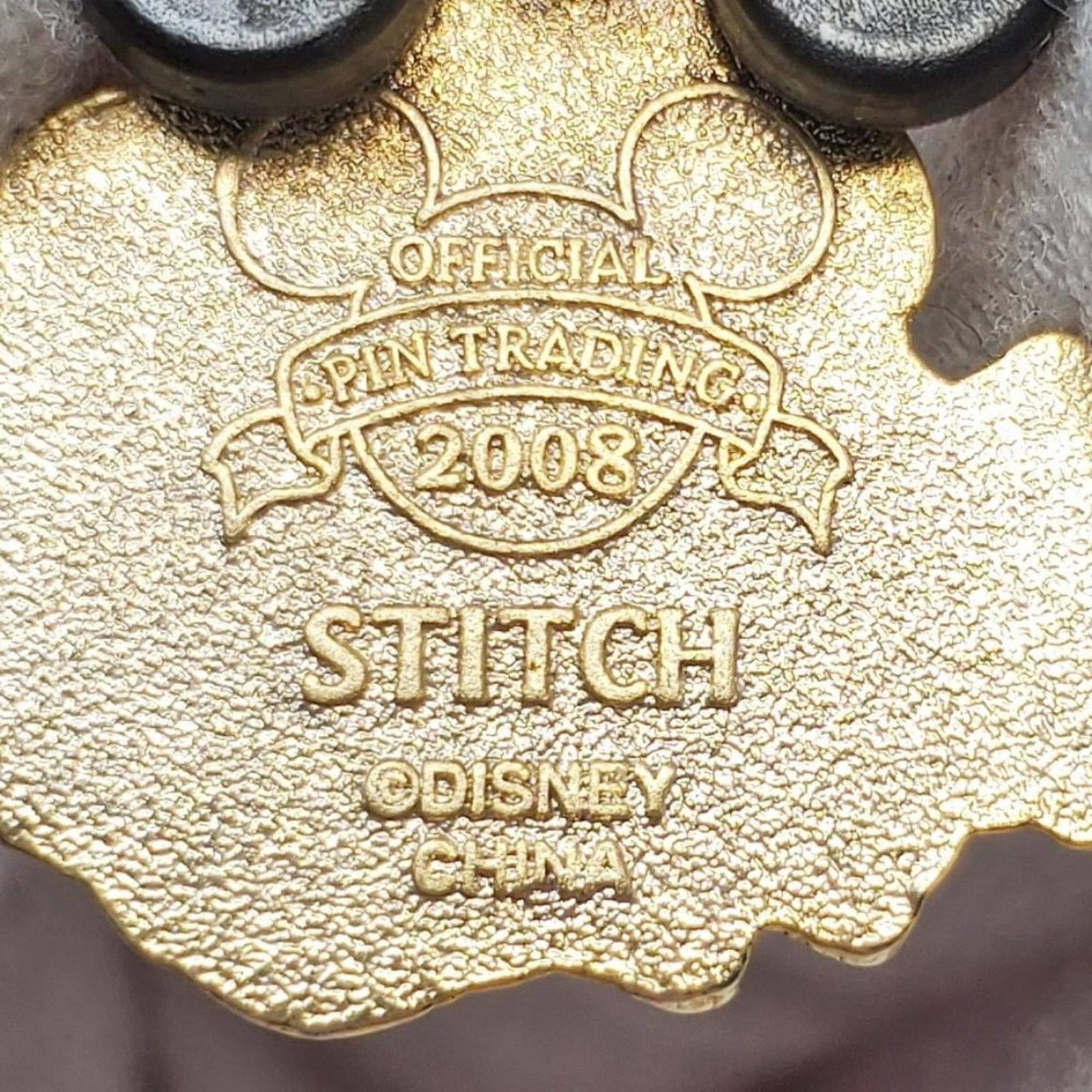 Disney Disney Lilo & Stitch Sitting 2008 Enamel Pin Size ONE SIZE - 8 Thumbnail