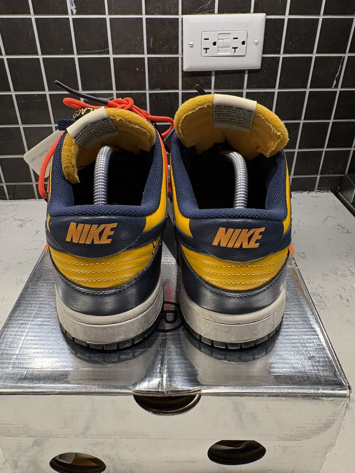Nike × Off-White Nike x Off-White Dunk Low University Gold Size US 10 / EU 43 - 5 Thumbnail