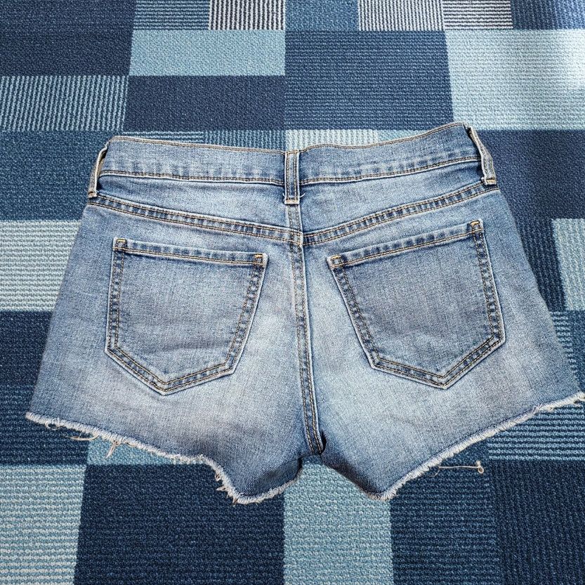 Old Navy Old Navy Shorts Shorts Womens 0 Blue Cut-Off Low Rise Stretch Distress Stone Wash Denim Size 27" / US 4 / IT 40 - 1 Thumbnail