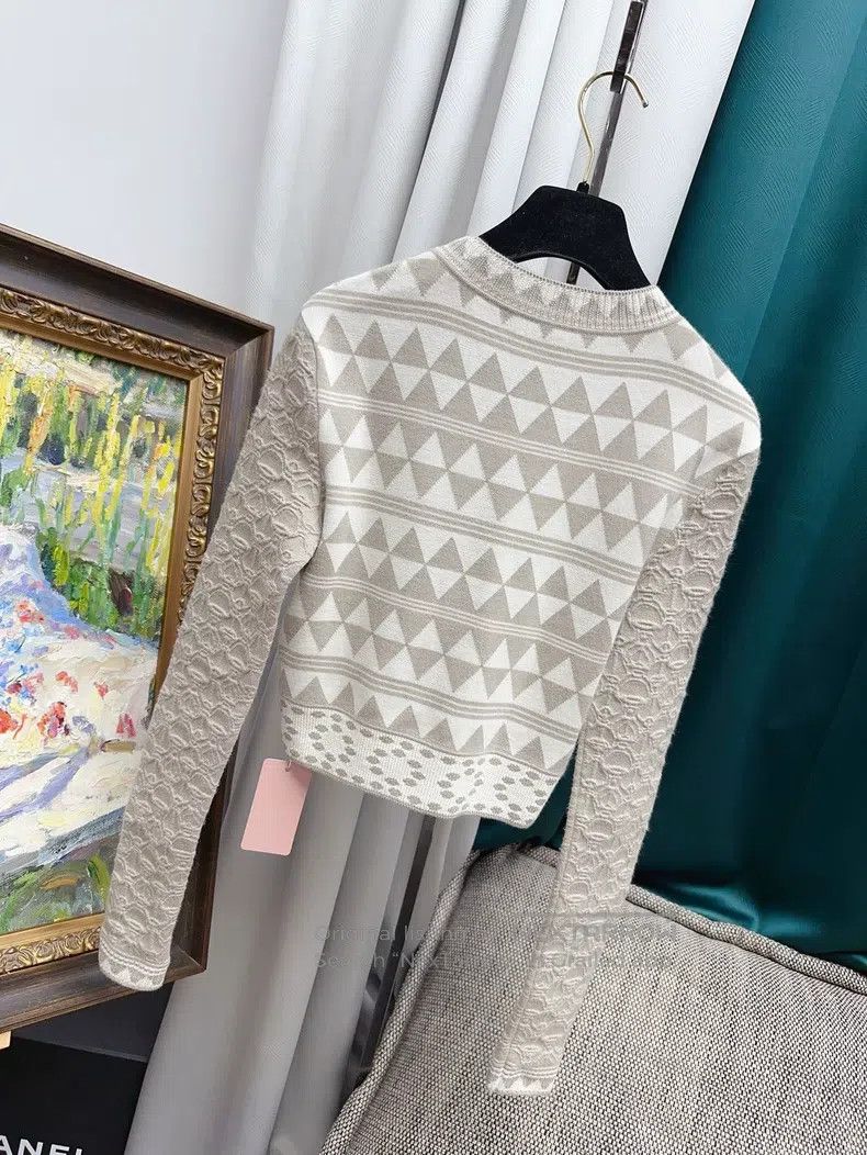 Hermes Hermes Khaki Color Geometric Pattern Relief Knit Sweater T Size XXS / US 00 / IT 34 - 2 Thumbnail