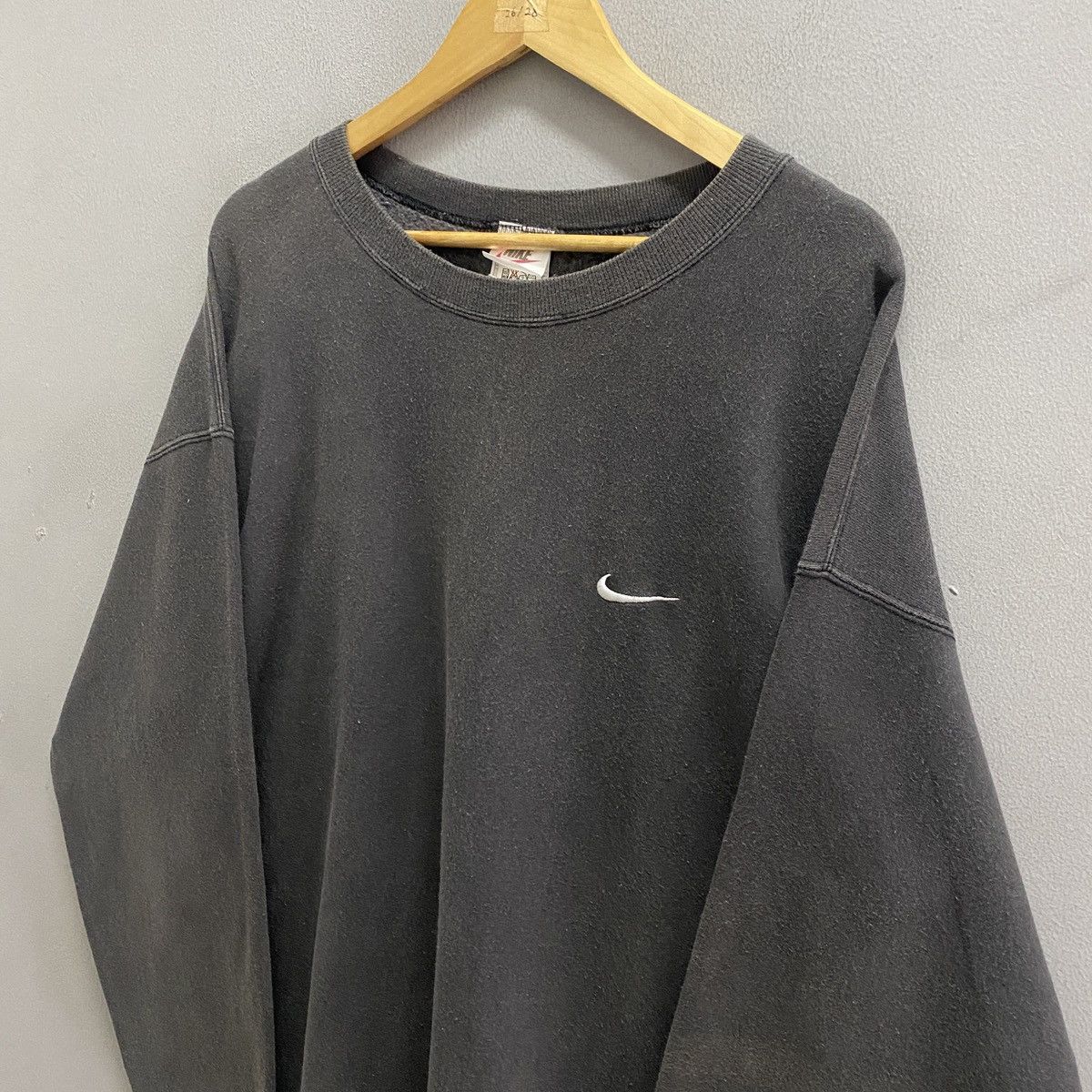 Nike Vintage 90's Nike Swoosh Faded Sweatshirt Size US L / EU 52-54 / 3 - 3 Thumbnail