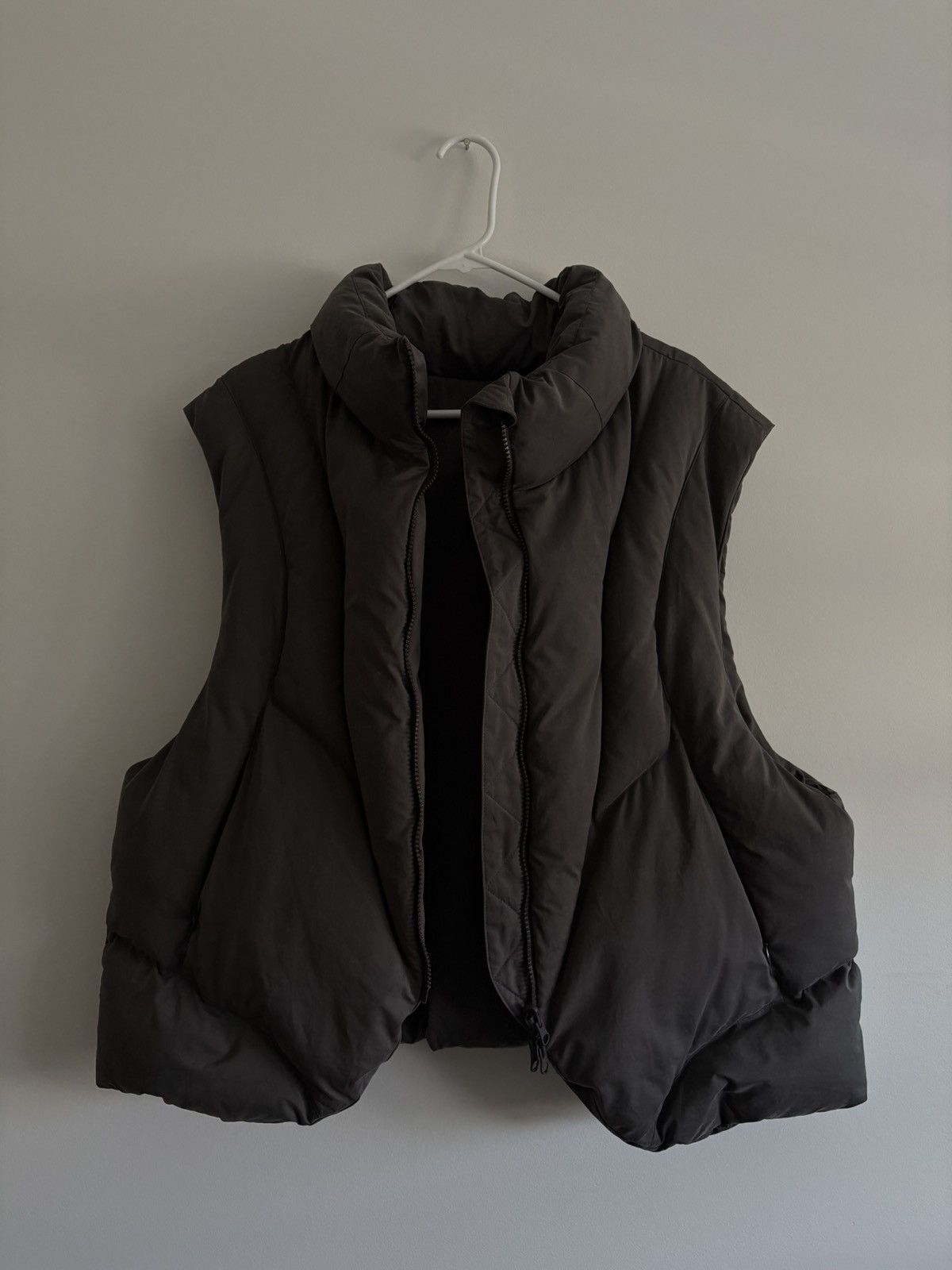 Hyein Seo HYEIN SEO SSENSE Exclusive Gray Padded Vest Size US L / EU 52-54 / 3 - 2 Thumbnail