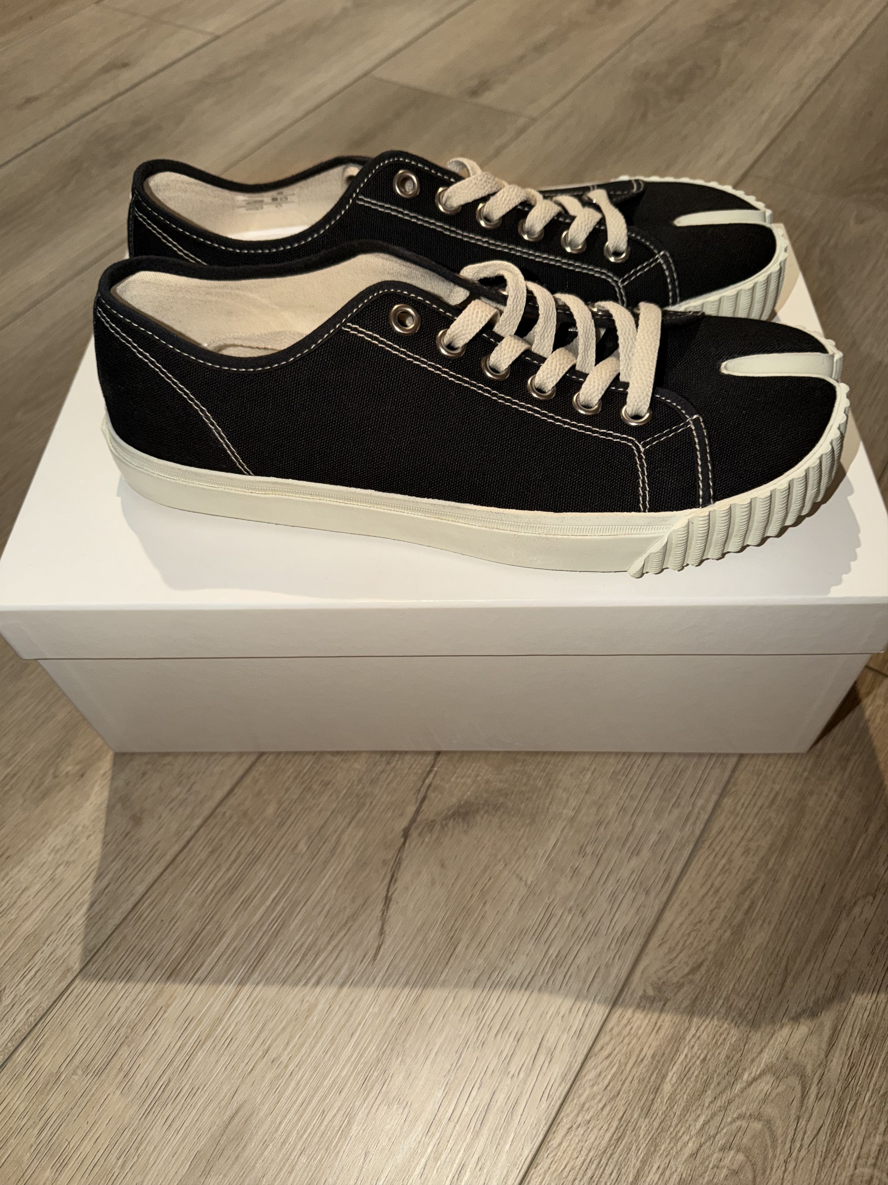 Maison Margiela Maison Margiela Wmns Tabi Low 'Black White' Size US 11 / IT 41 - 2 Thumbnail