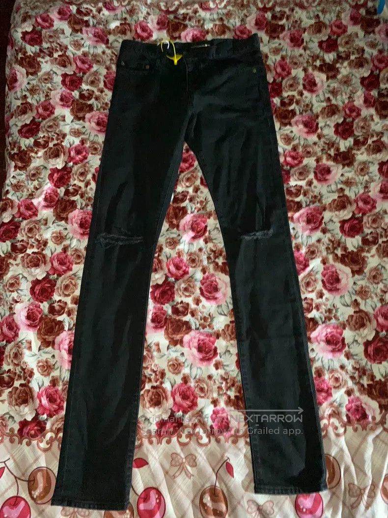 Saint Laurent Paris Saint Laurent Paris Washed Cut-Out Hole Denim Jeans Size 2 Size US 28 / EU 44 - 2 Thumbnail