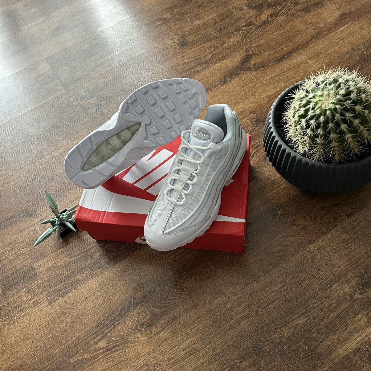 Nike Nike Air Max 95 White Essential EUR 44 Size US 9 / EU 42 - 5 Thumbnail