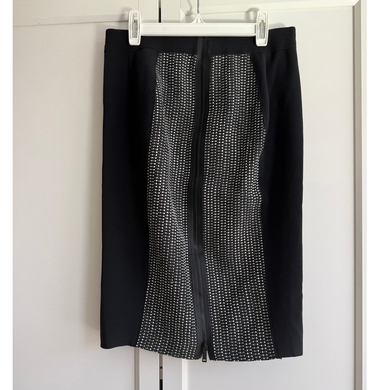 Elie Tahari Elie Tahari Black Mesh Zip Pencil Skirt Women US 2 - D008 Size 26" / US 2 / IT 38 - 2 Thumbnail