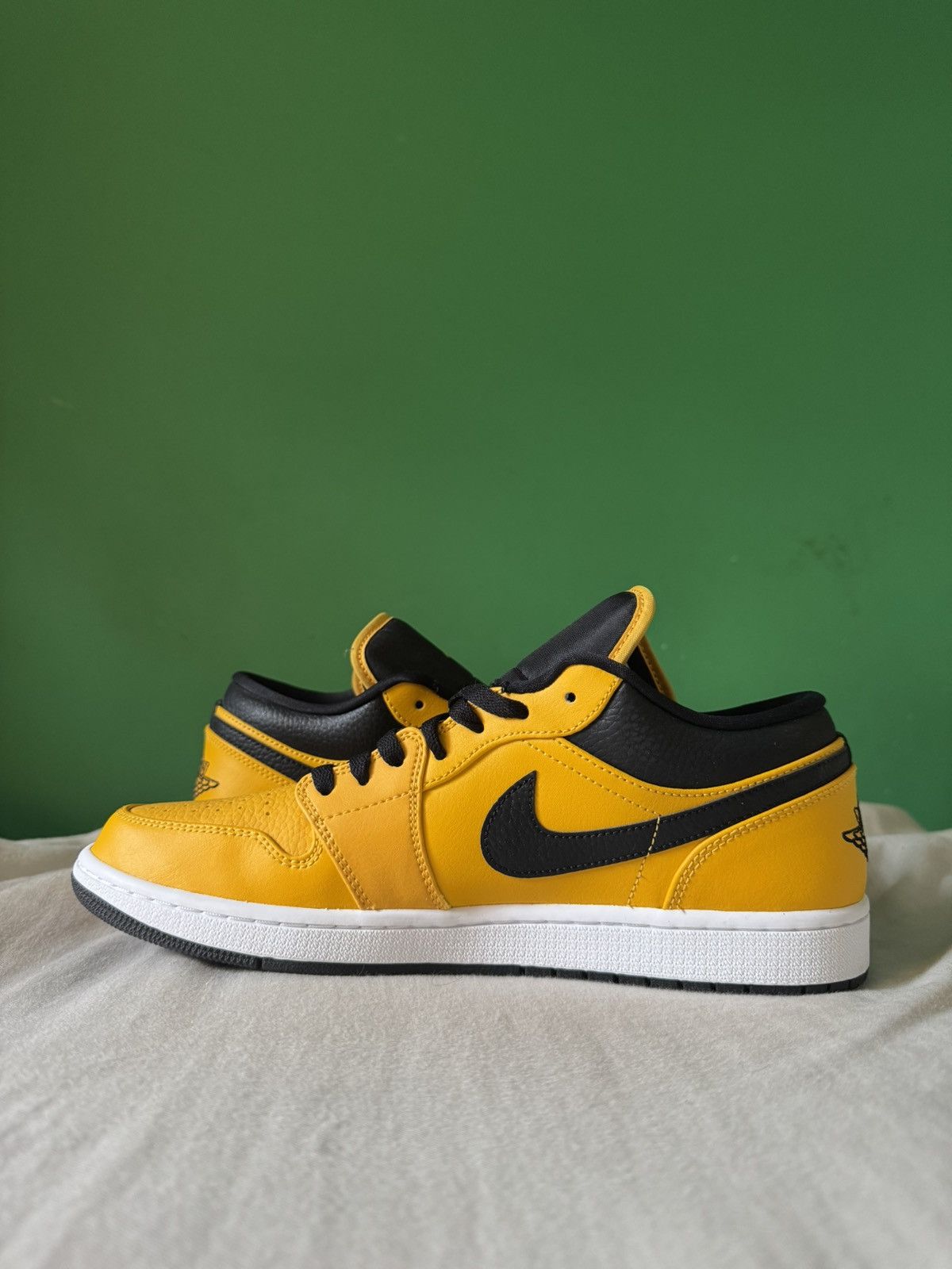 Jordan Brand Jordan 1 low university gold 2021 Size US 11 / EU 44 - 2 Thumbnail
