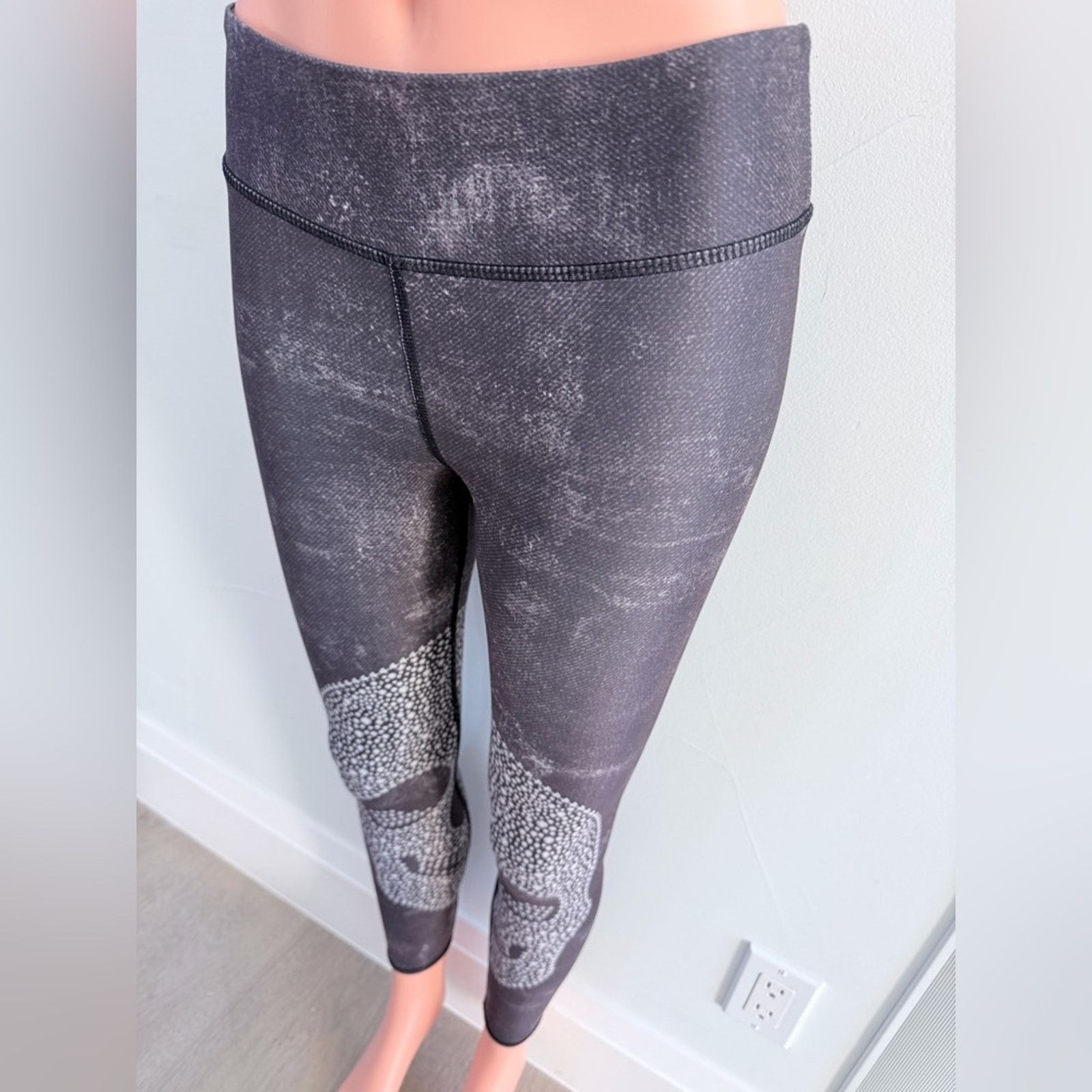 Other Gym Workout Yoga Pilates Gym Black Gray Leggings size XS/S Size 26" / US 2 / IT 38 - 4 Thumbnail