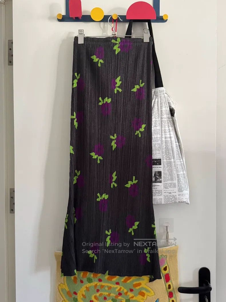 Issey Miyake Issey Miyake Purple Floral Midi Skirt Size 25" / US 0 / IT 36 - 1 Thumbnail