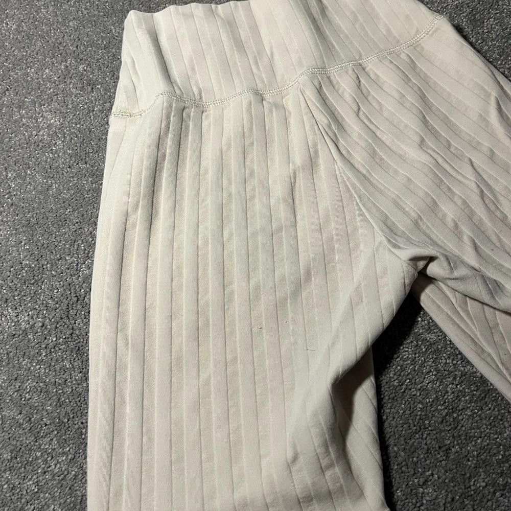 Designer Aerie cream and tan ribbed biker shorts Size 28" / US 6 / IT 42 - 7 Thumbnail