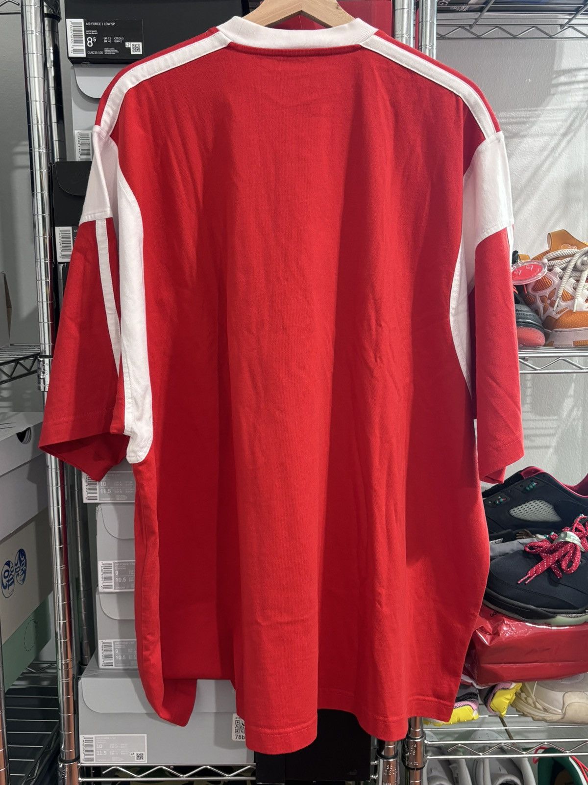 Balenciaga Balenciaga Small Logo Red Tee Size US L / EU 52-54 / 3 - 7 Thumbnail