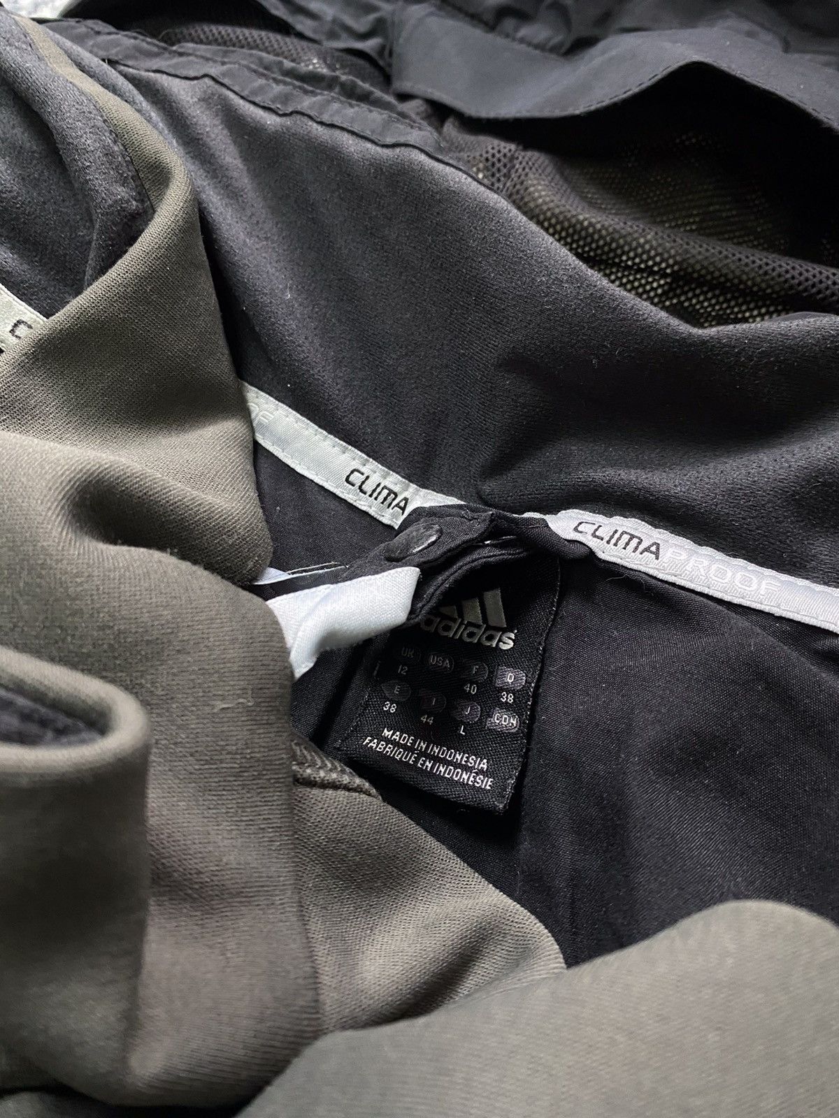 Vintage Vintage Adidas Outdoor Jacket Black Clima Proof Lining 90s Size M / US 6-8 / IT 42-44 - 11 Thumbnail