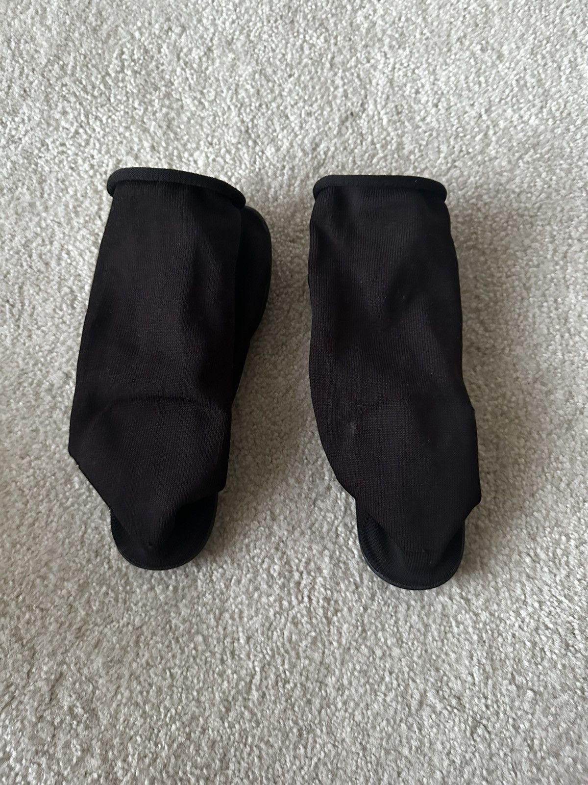 Yeezy Yeezy Pods Size US 10.5 / EU 43-44 - 3 Thumbnail