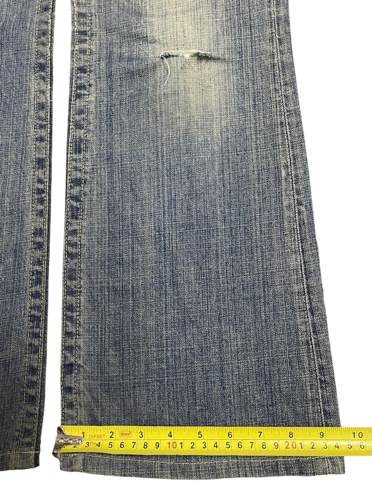 Uniqlo Vintage Japanese Uniqlo Blue Faded Wash Wide Leg Jeans Size US 31 - 15 Thumbnail