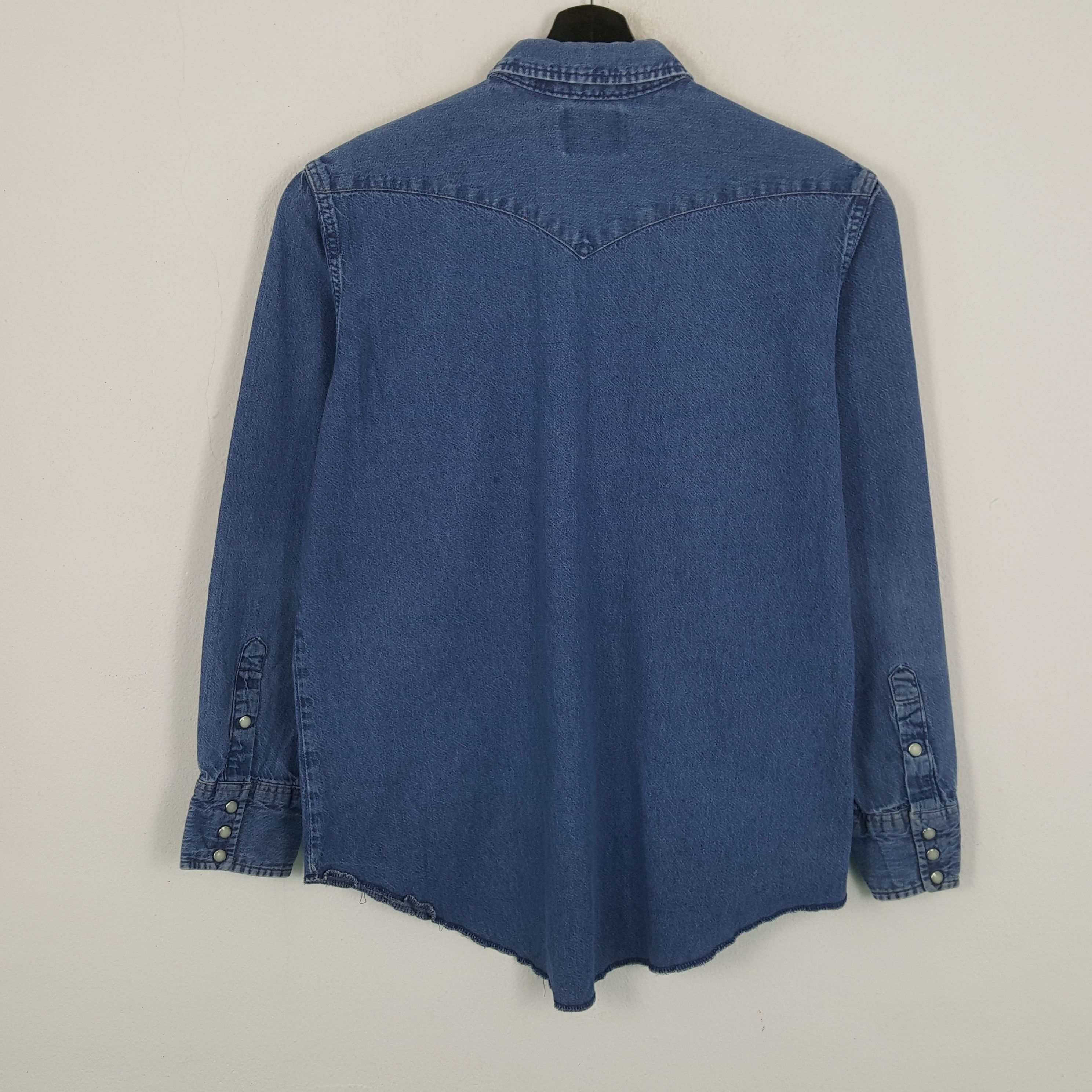 Vintage × Wrangler WRANGLER Double Pocket Casual Style Denim Shirt Size US XL / EU 56 / 4 - 3 Thumbnail