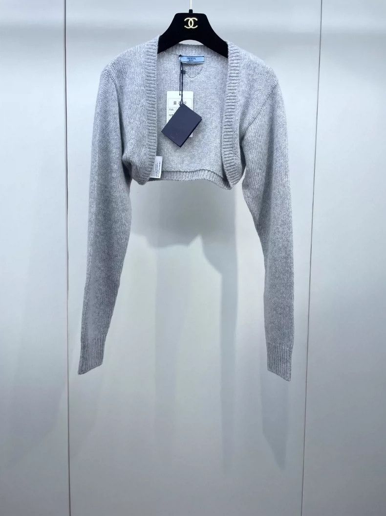Prada Prada Light gray knitted wool short cardigan jacket 2505-Ne Size XS / US 0-2 / IT 36-38 - 1 Thumbnail