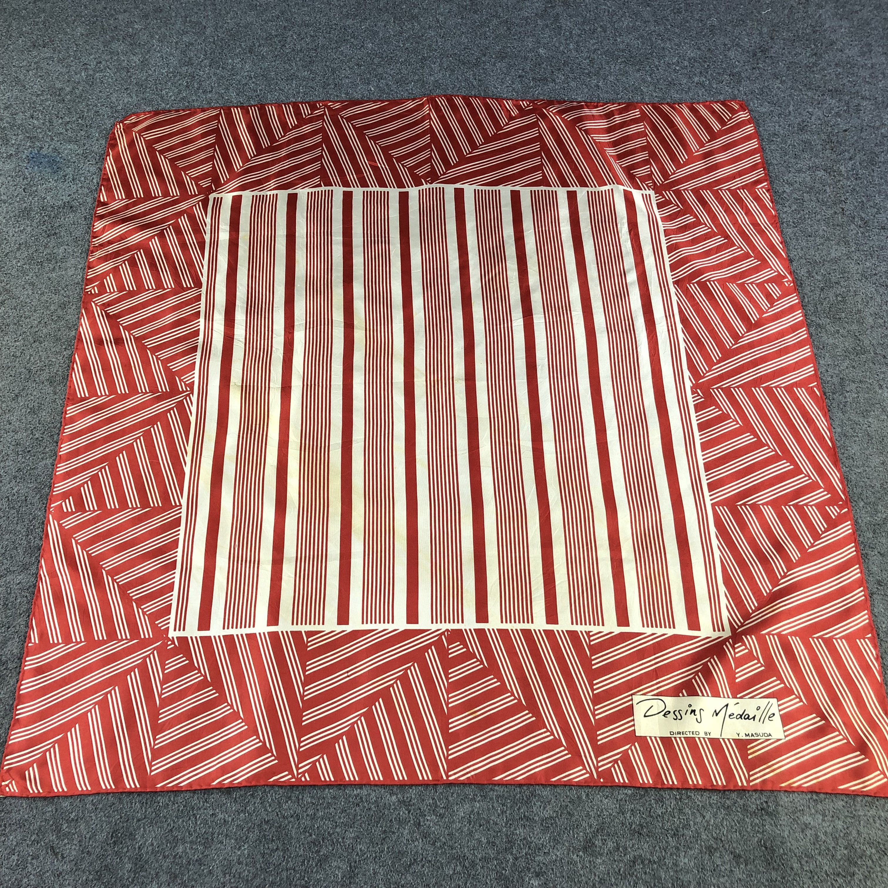 Japanese Brand Vintage Dessins Medaille Silk Scarf M899 Size ONE SIZE - 1 Thumbnail