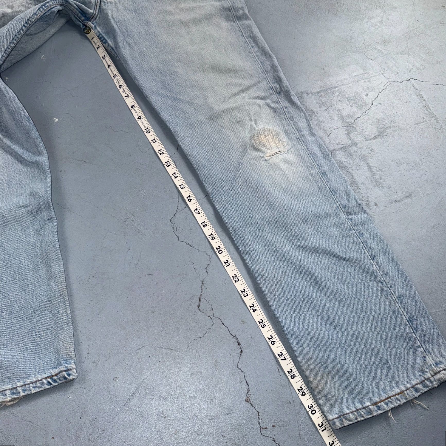 Levi's VINTAGE Levi's 501 Jeans – Denim Straight Leg, Light Wash, 34x32, Men, Regular, 5-Pocket, Mid Rise, Button Fly, USA 90s/90s Theme Size US 34 / EU 50 - 6 Thumbnail