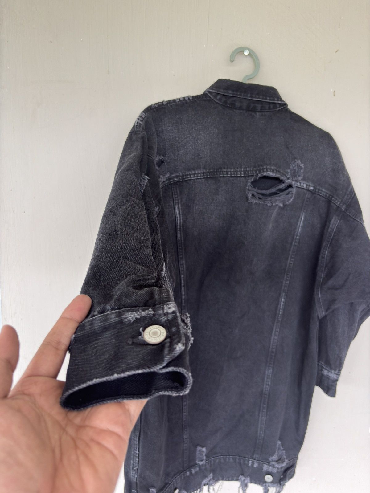 Zara Trafaluc Zara Black Distressed Long Denim Jacket Size US M / EU 48-50 / 2 - 8 Thumbnail