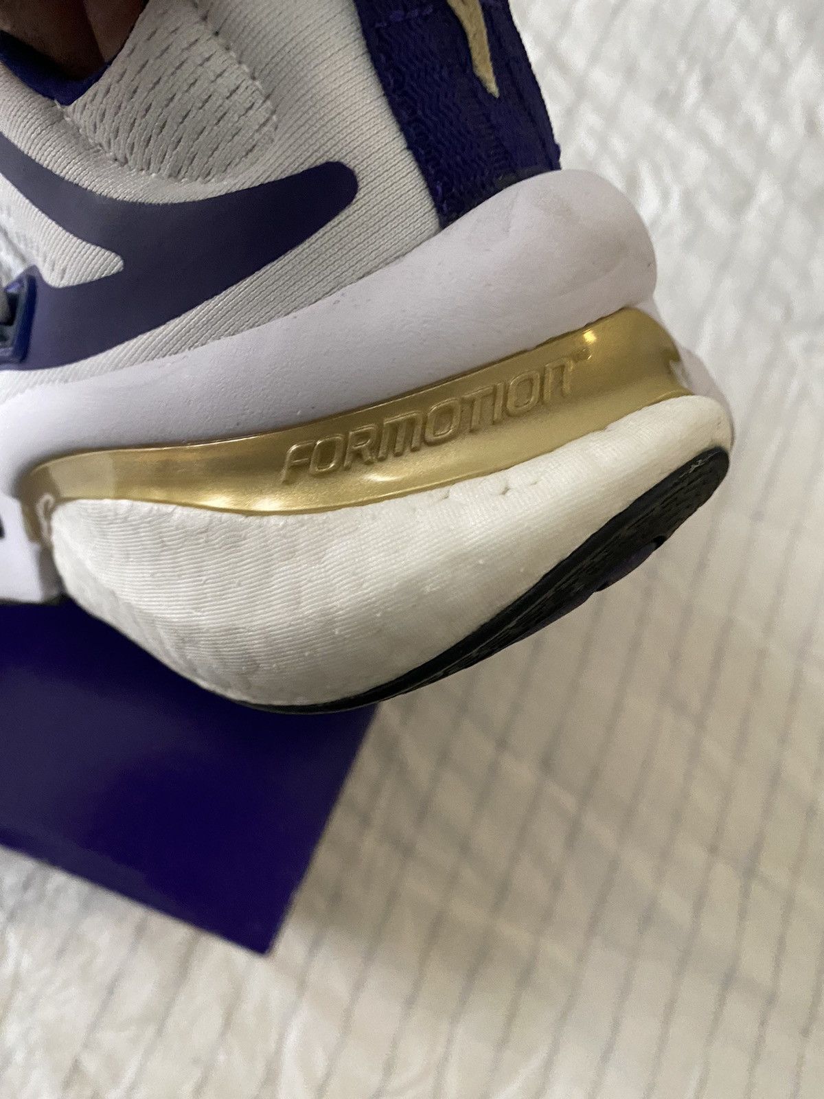Adidas Adidas AlphaBoost V1 Washington Huskies Sz13 Size US 13 / EU 46 - 13 Thumbnail