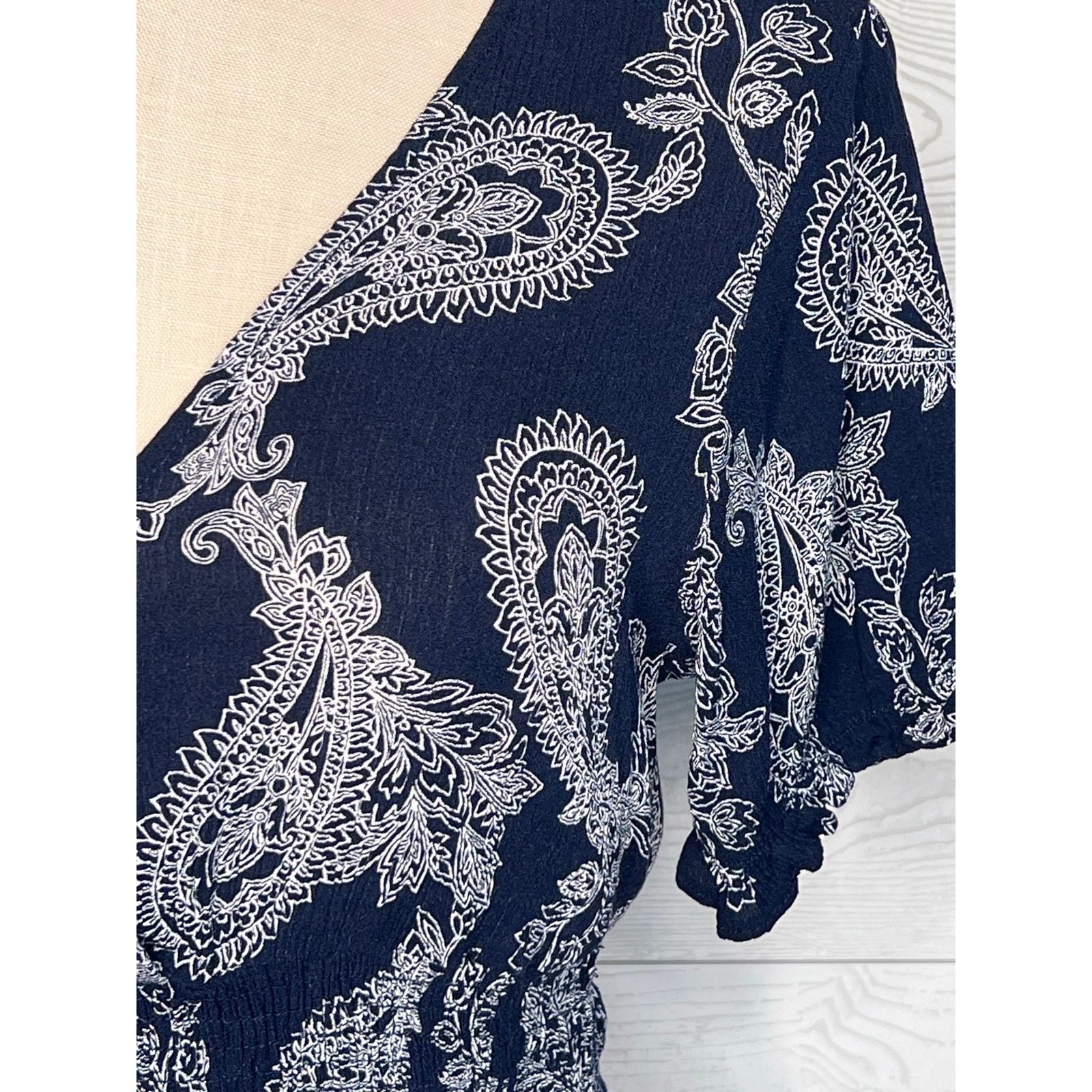 Other Paper Crane Navy Paisley flutter sleeves smocked crop top L Size L / US 10 / IT 46 - 3 Thumbnail