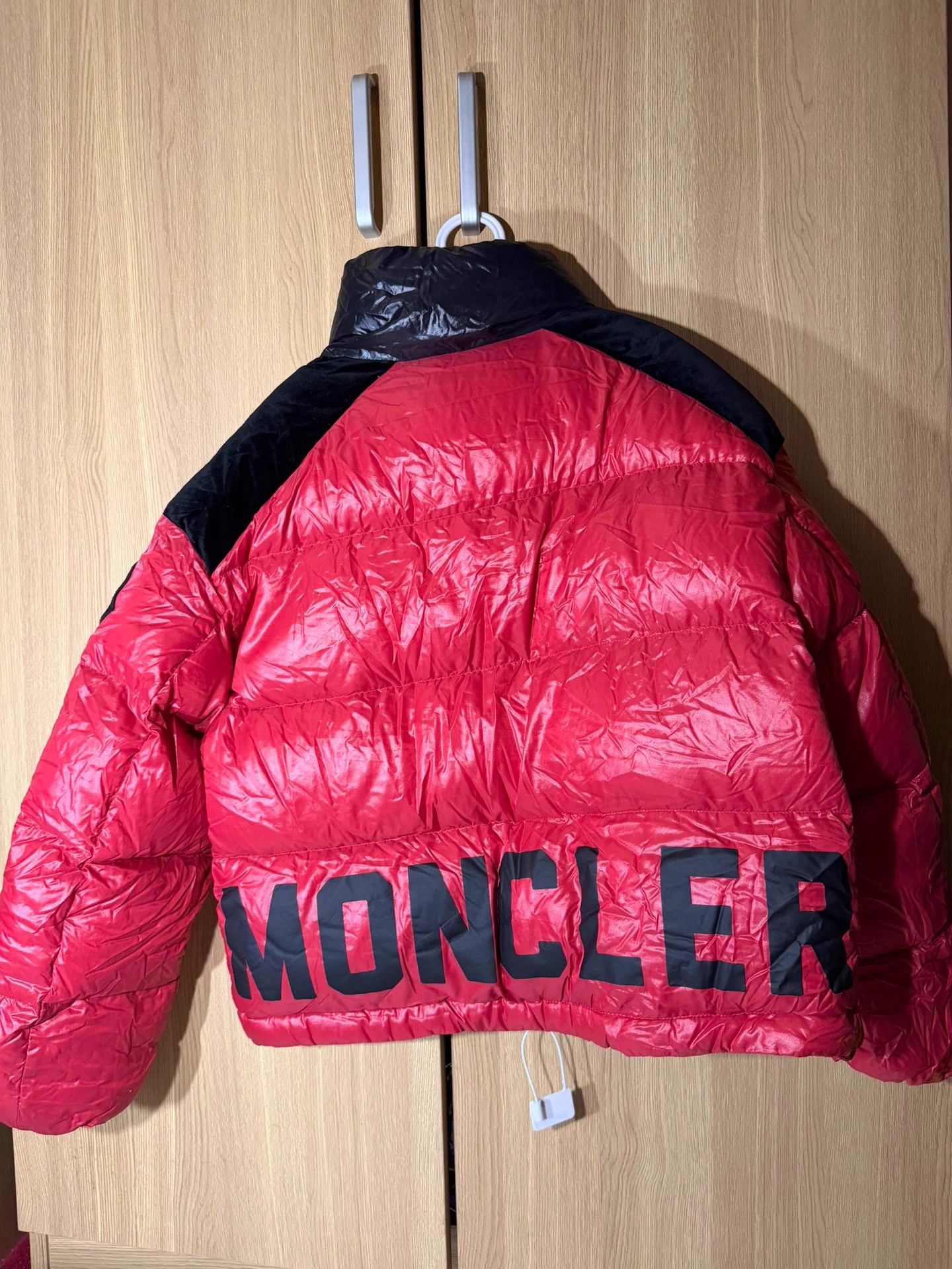 Moncler Moncler Chouelle Wmns Red/Black Logo Oversized Size XS / US 0-2 / IT 36-38 - 2 Thumbnail
