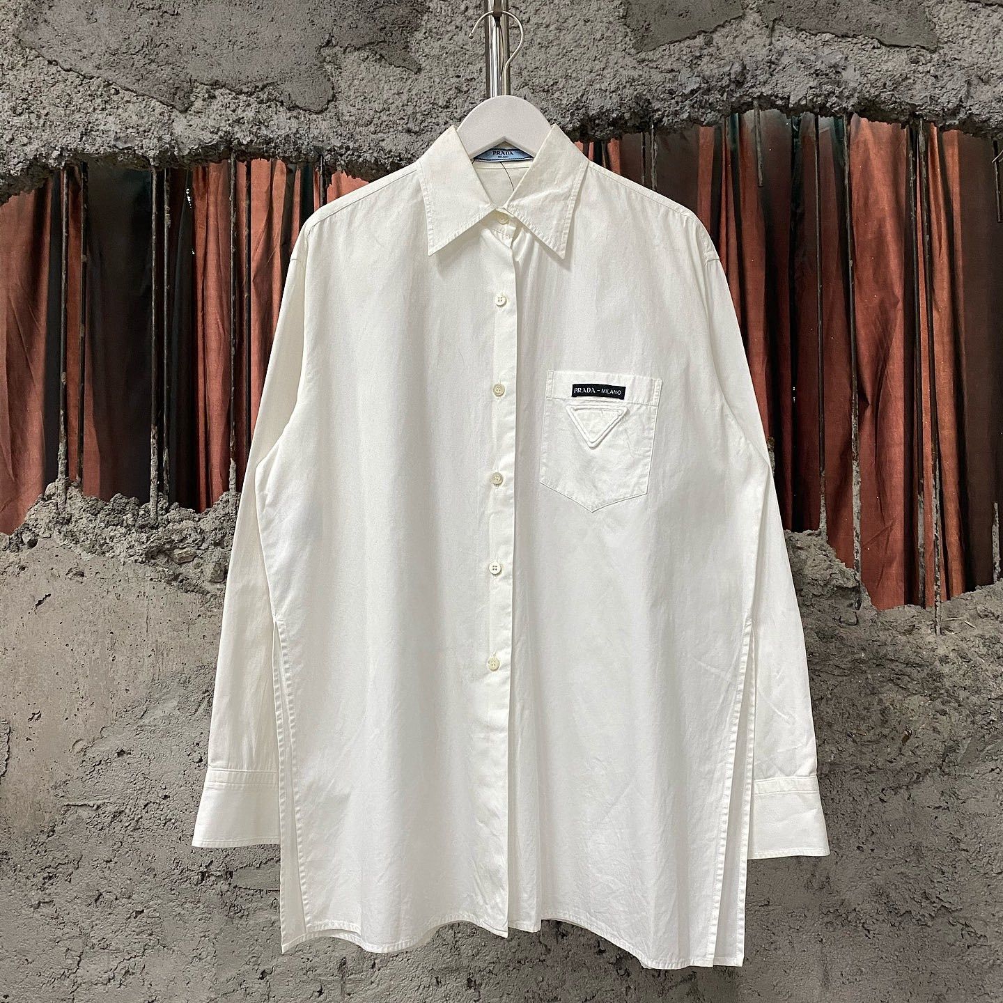 Prada Prada Logo Patch Poplin Shirt Size 38 Size XS / US 0-2 / IT 36-38 - 1 Thumbnail