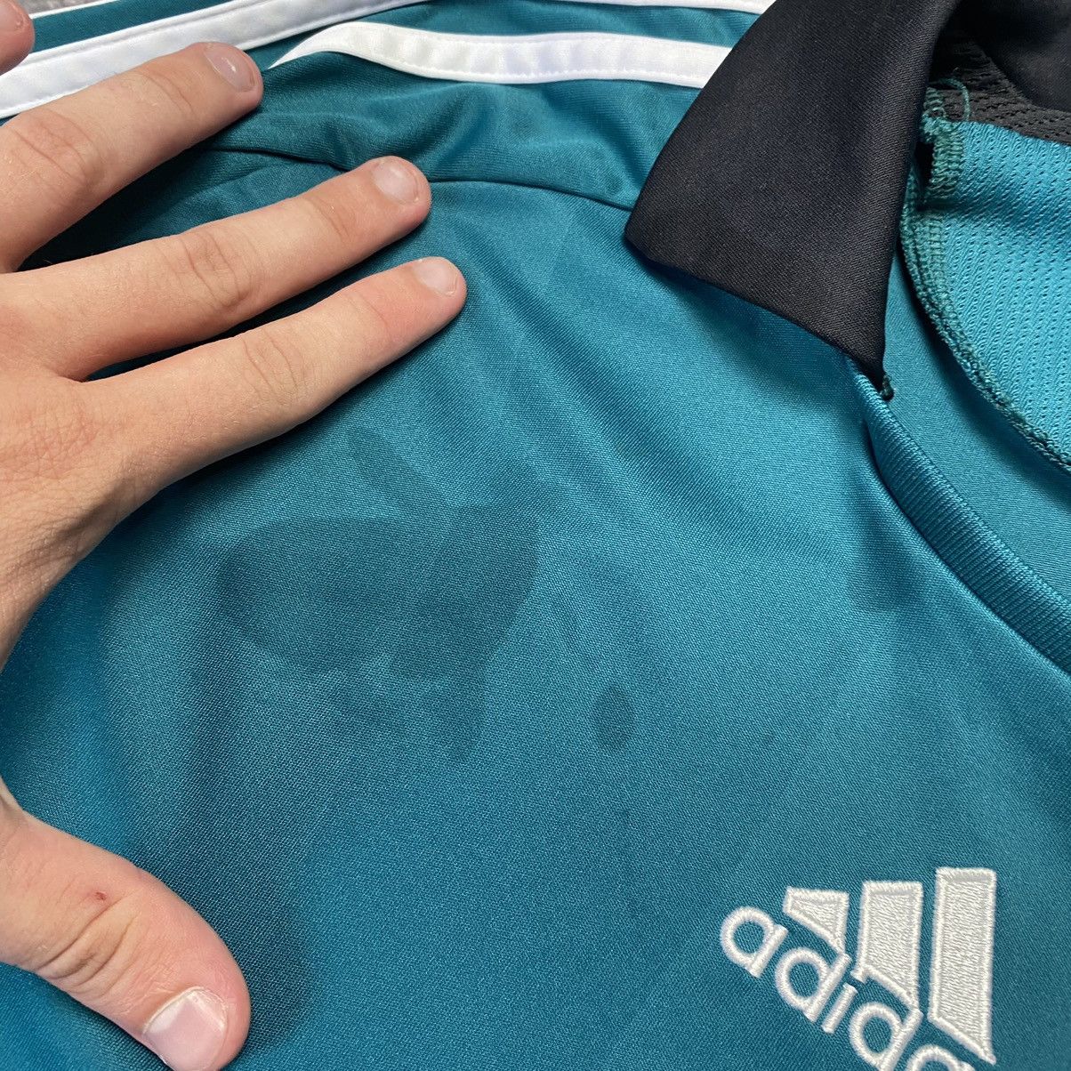 Adidas Vintage Adidas Liverpool Centre logo 2008 soccer jersey Size US L / EU 52-54 / 3 - 6 Thumbnail