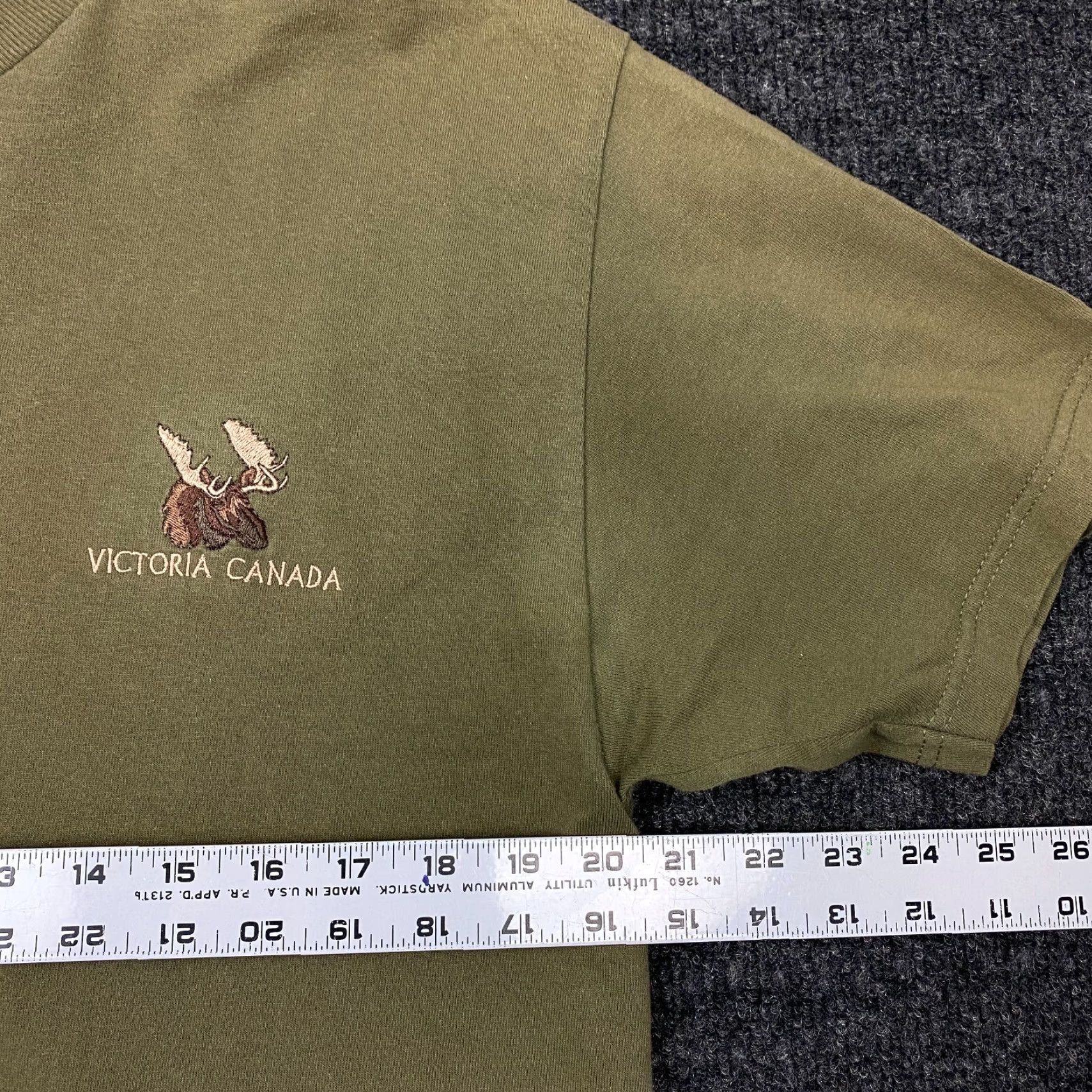 Vintage VINTAGE Victoria Alaska Embroidered Moose T Shirt Alstyle L Green Size US L / EU 52-54 / 3 - 5 Thumbnail
