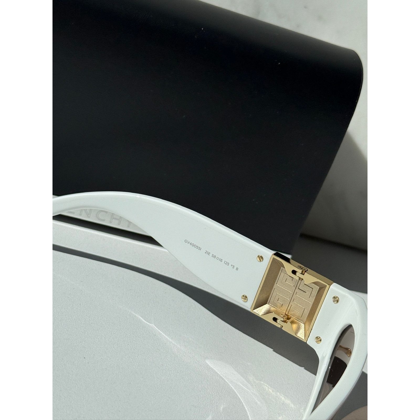 Givenchy NEW Givenchy GV40055I Mask White Sunglasses $870 Size ONE SIZE - 7 Thumbnail